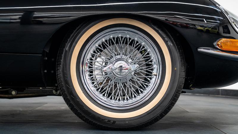 Jaguar E-Type view 14