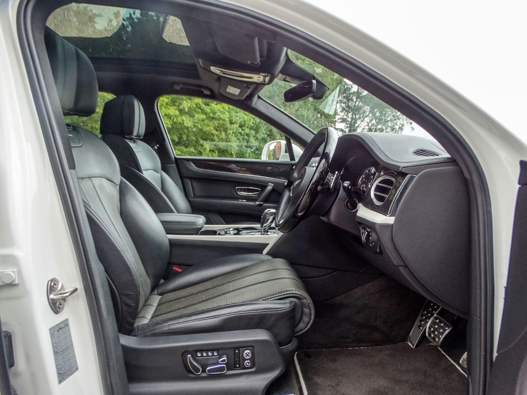 Bentley Bentayga view 29