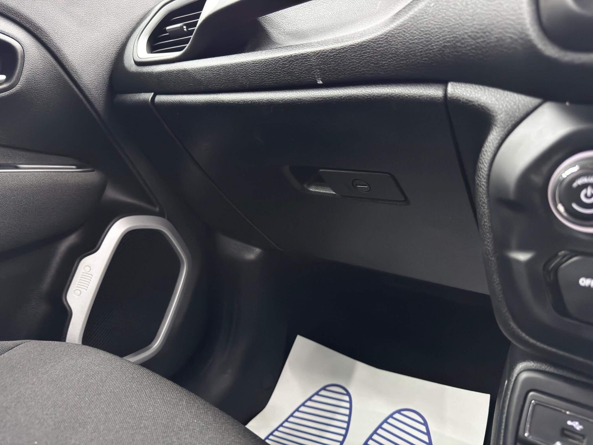 Jeep Renegade view 32