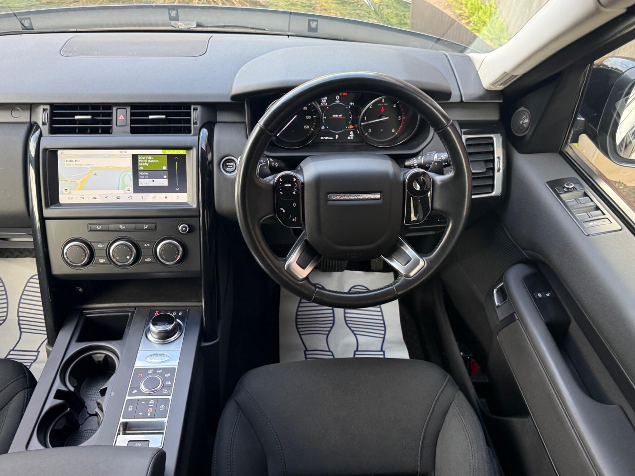 Land Rover Discovery view 24