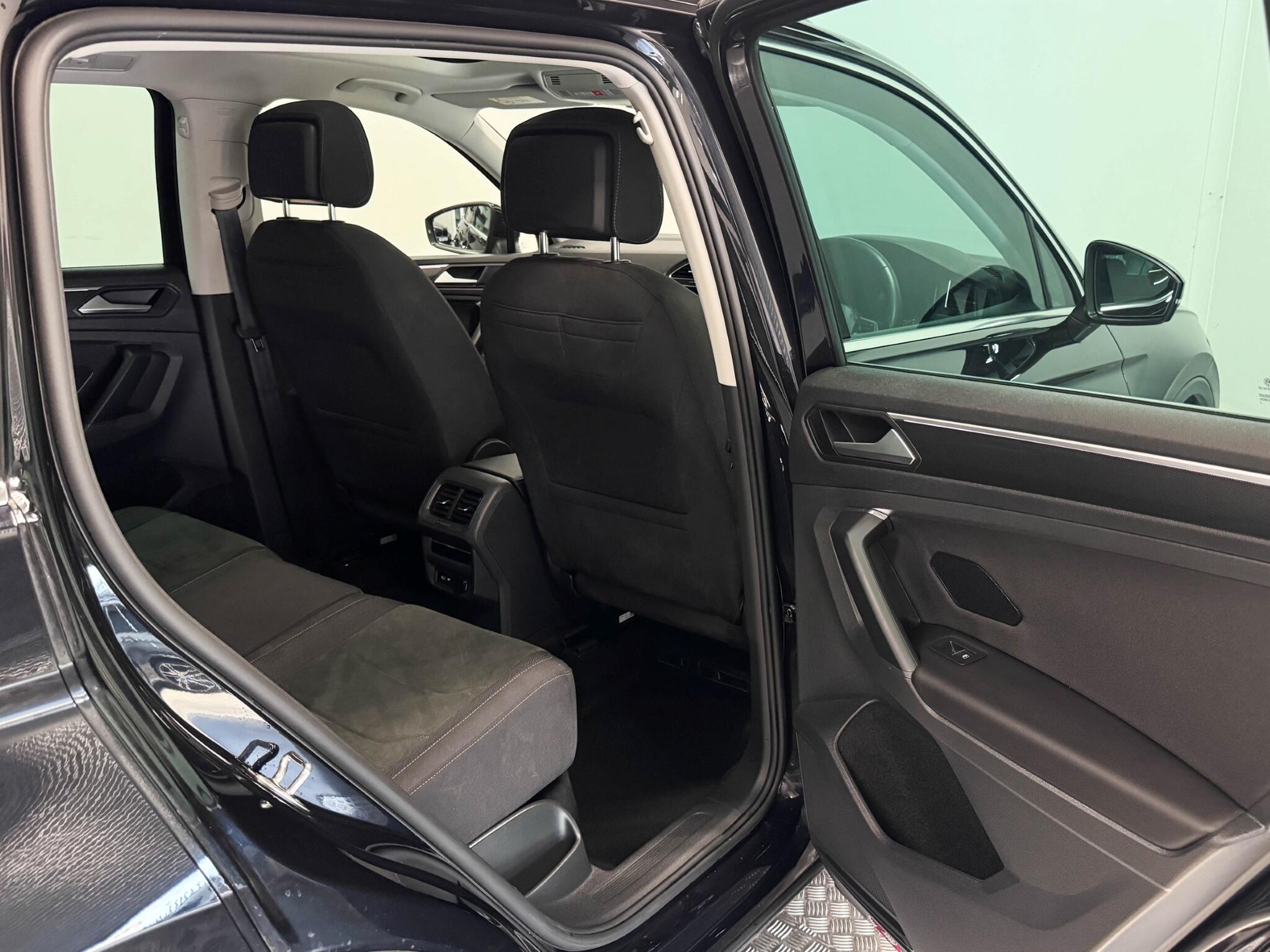 Volkswagen Tiguan view 19