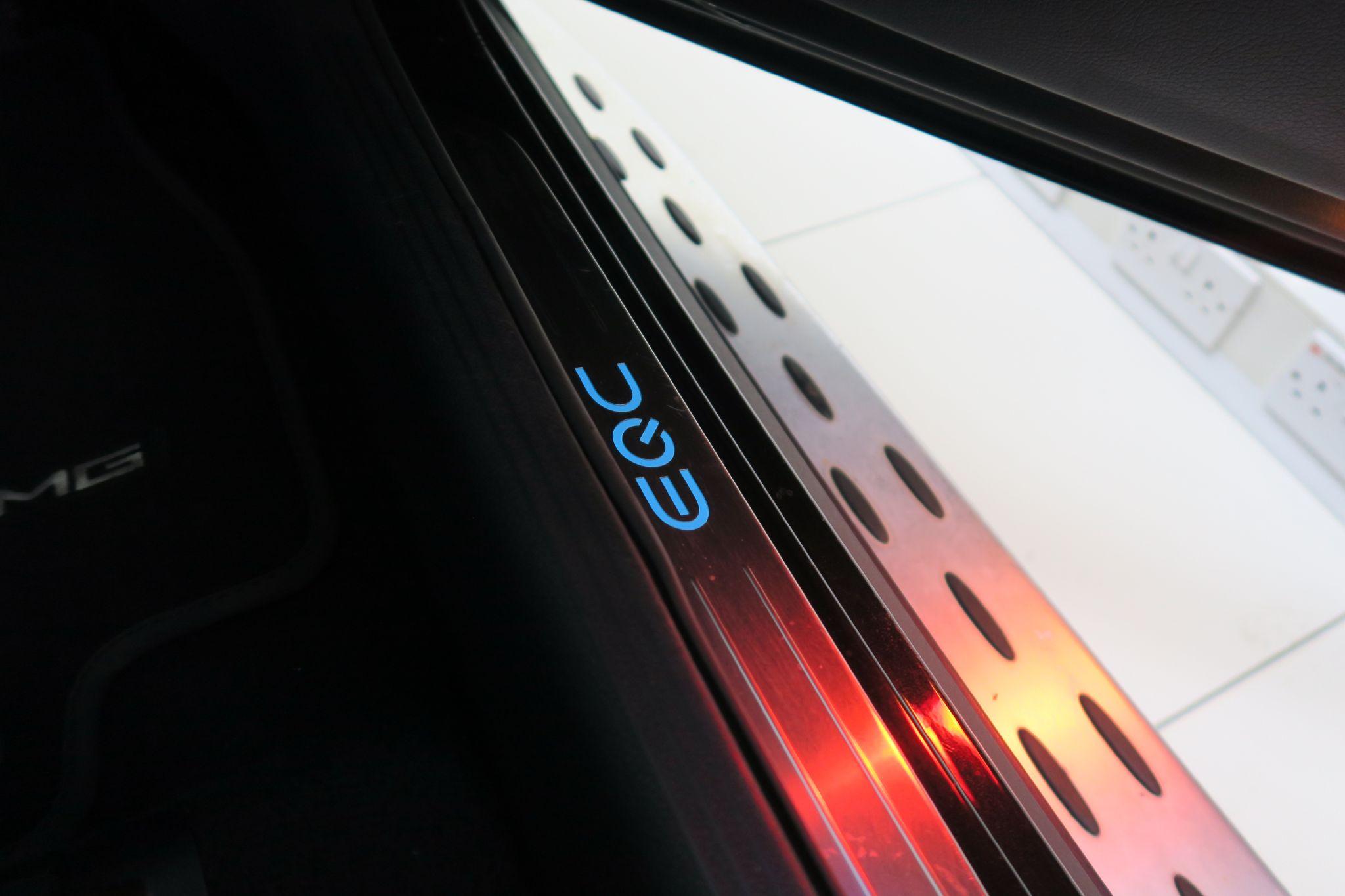 Mercedes-Benz EQC view 19