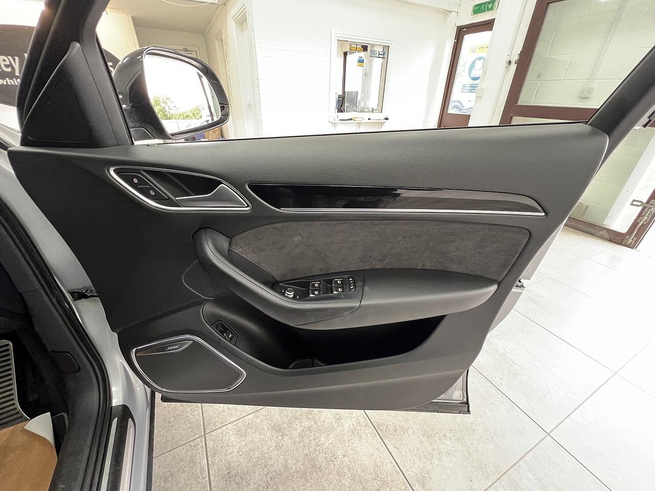 Audi Q3 view 13
