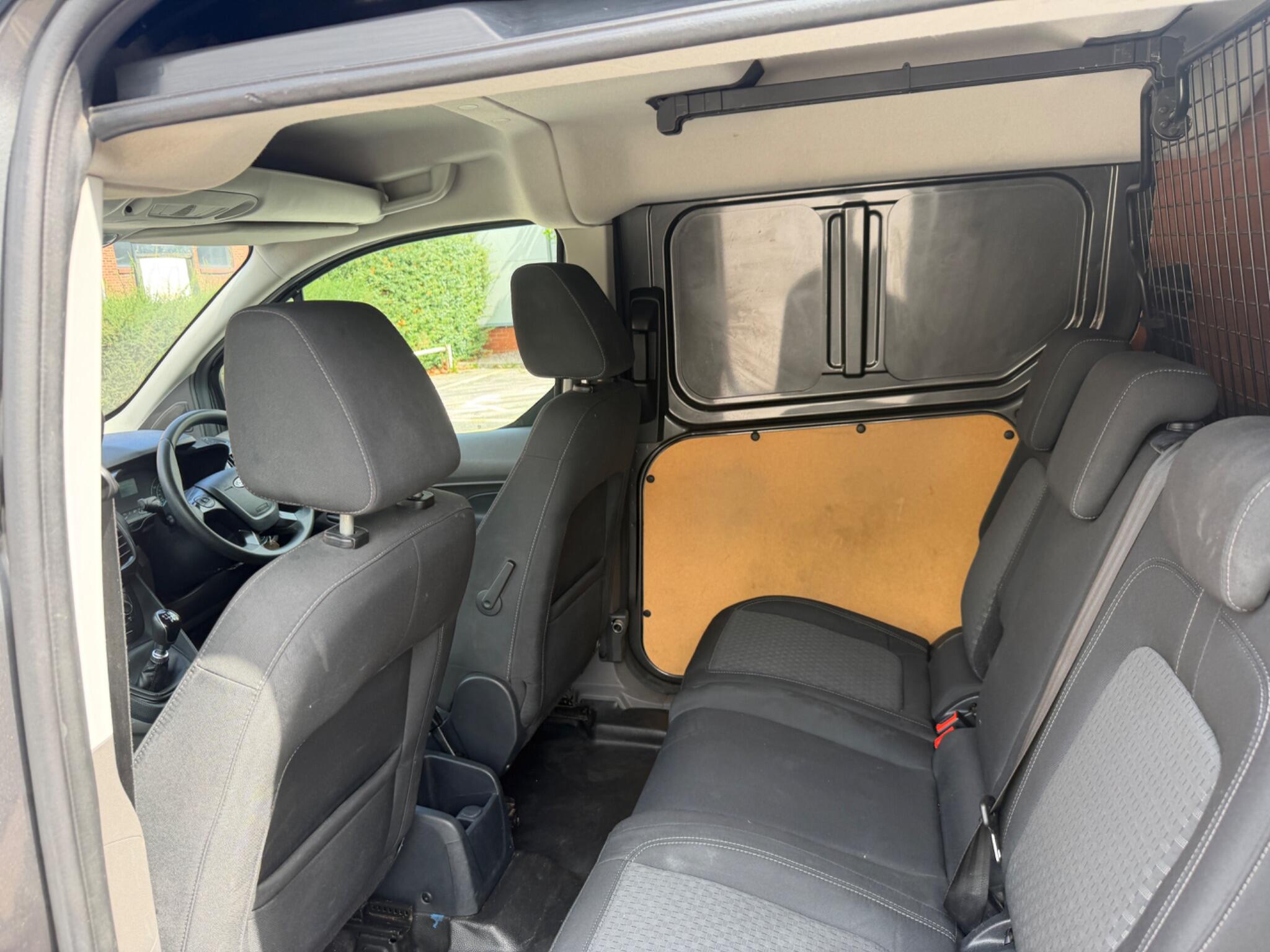 Ford Transit Connect view 24