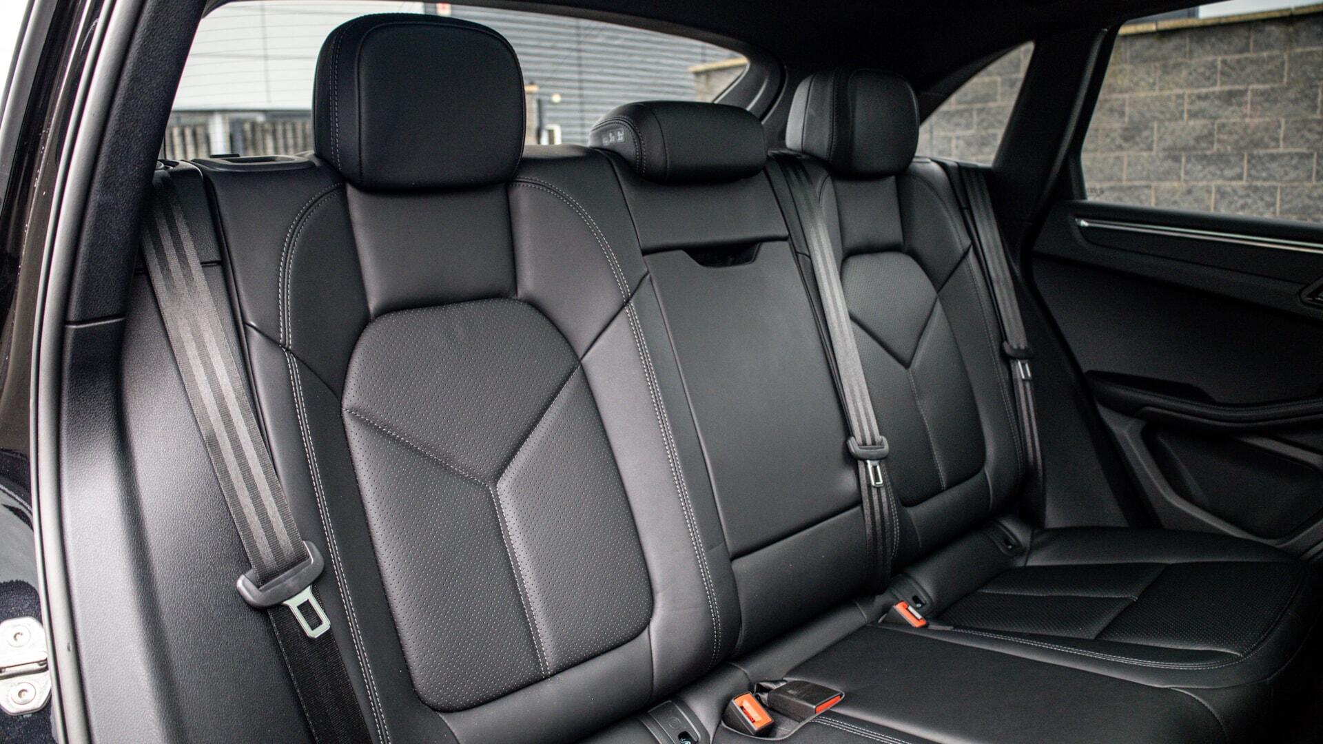 Porsche Macan view 27