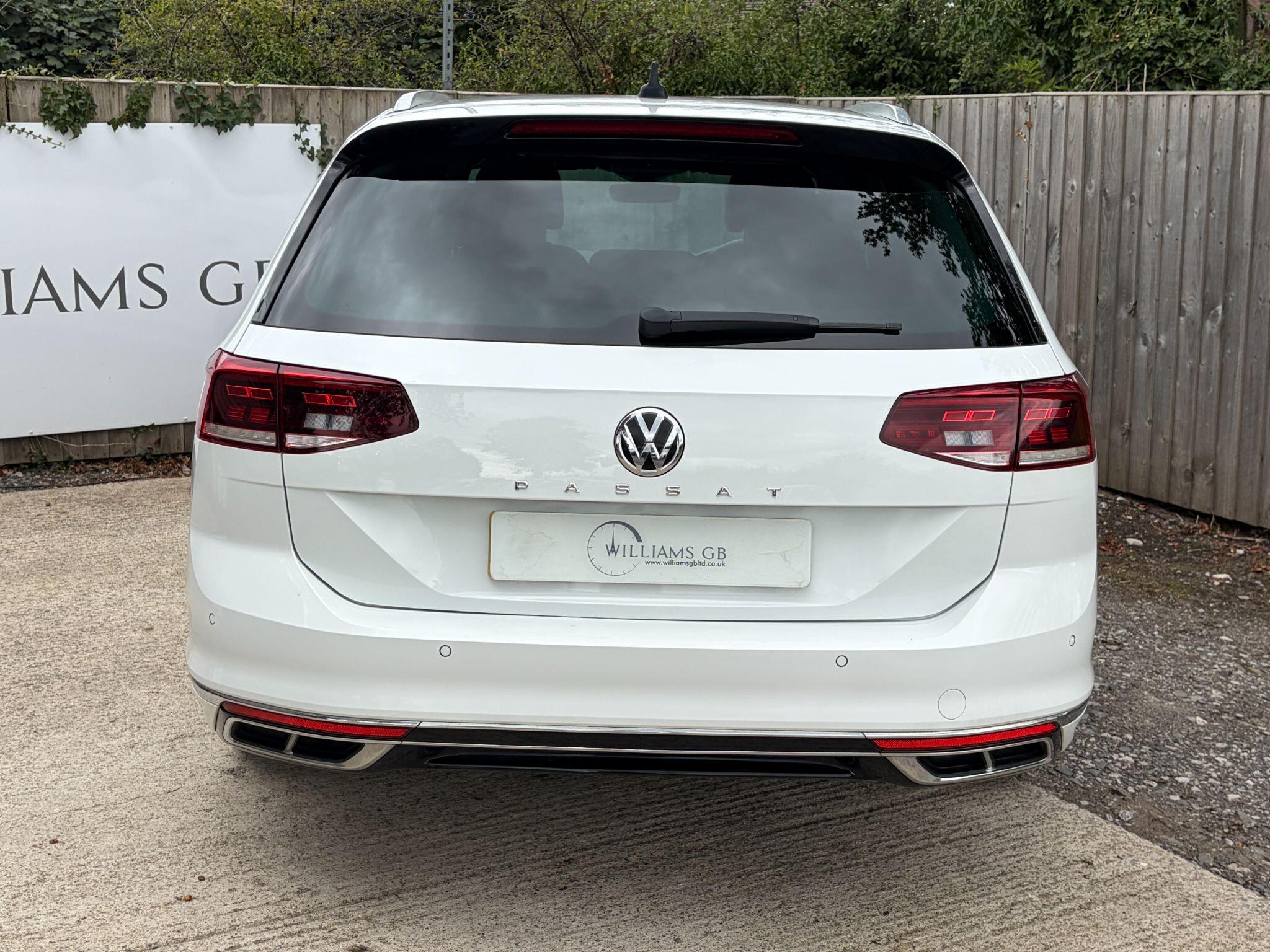 Volkswagen Passat view 8