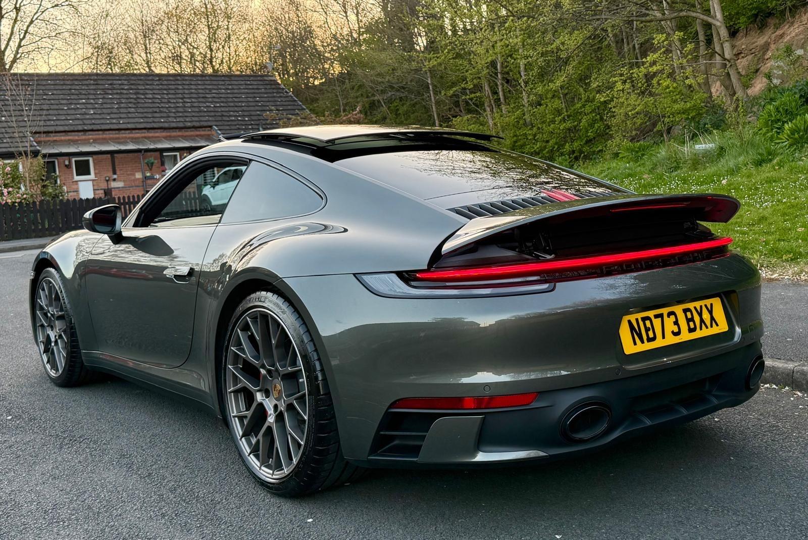 Porsche 911 view 9