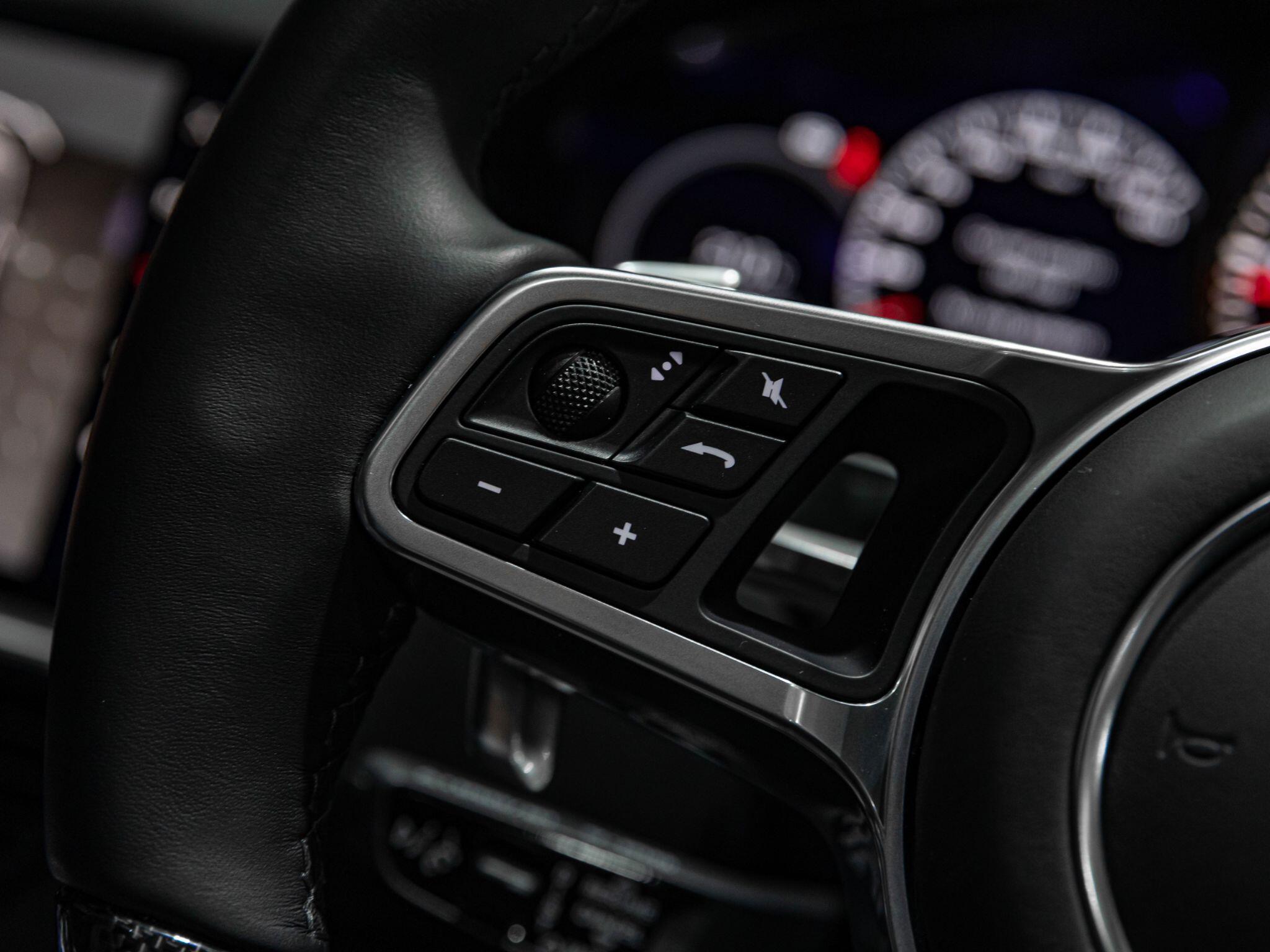 Porsche Cayenne view 16