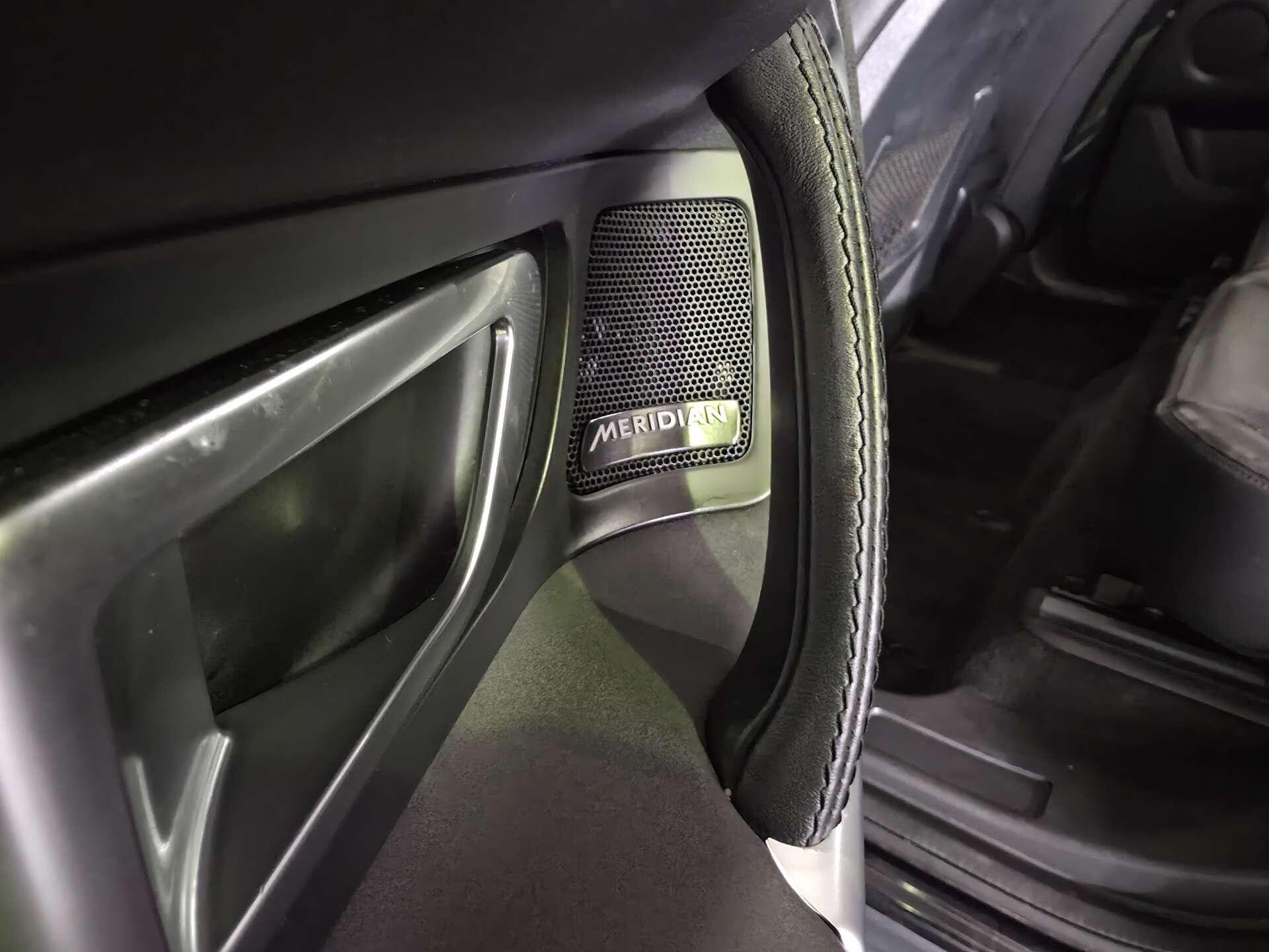 Land Rover Discovery Sport view 59