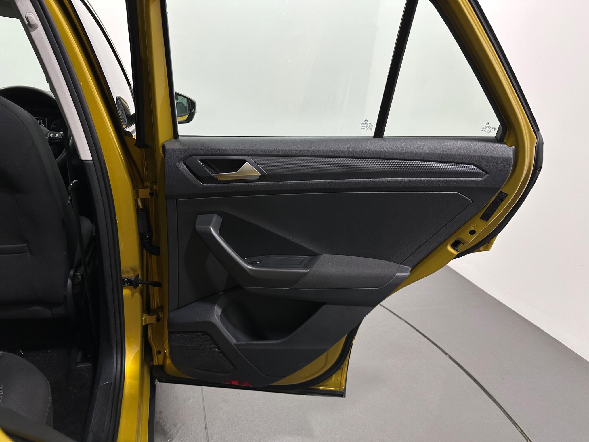 Volkswagen T-Roc view 40