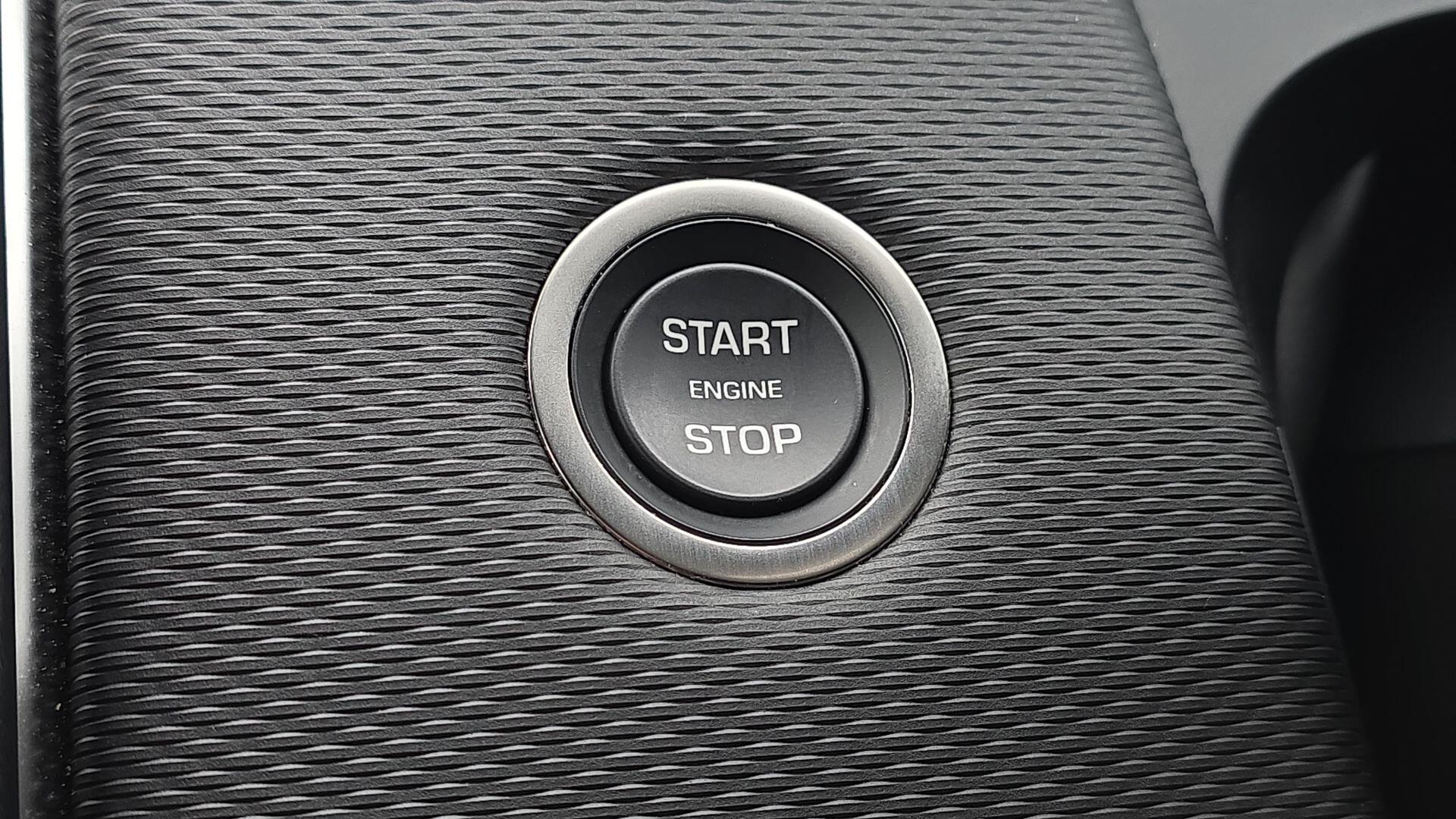 Land Rover Discovery Sport view 32
