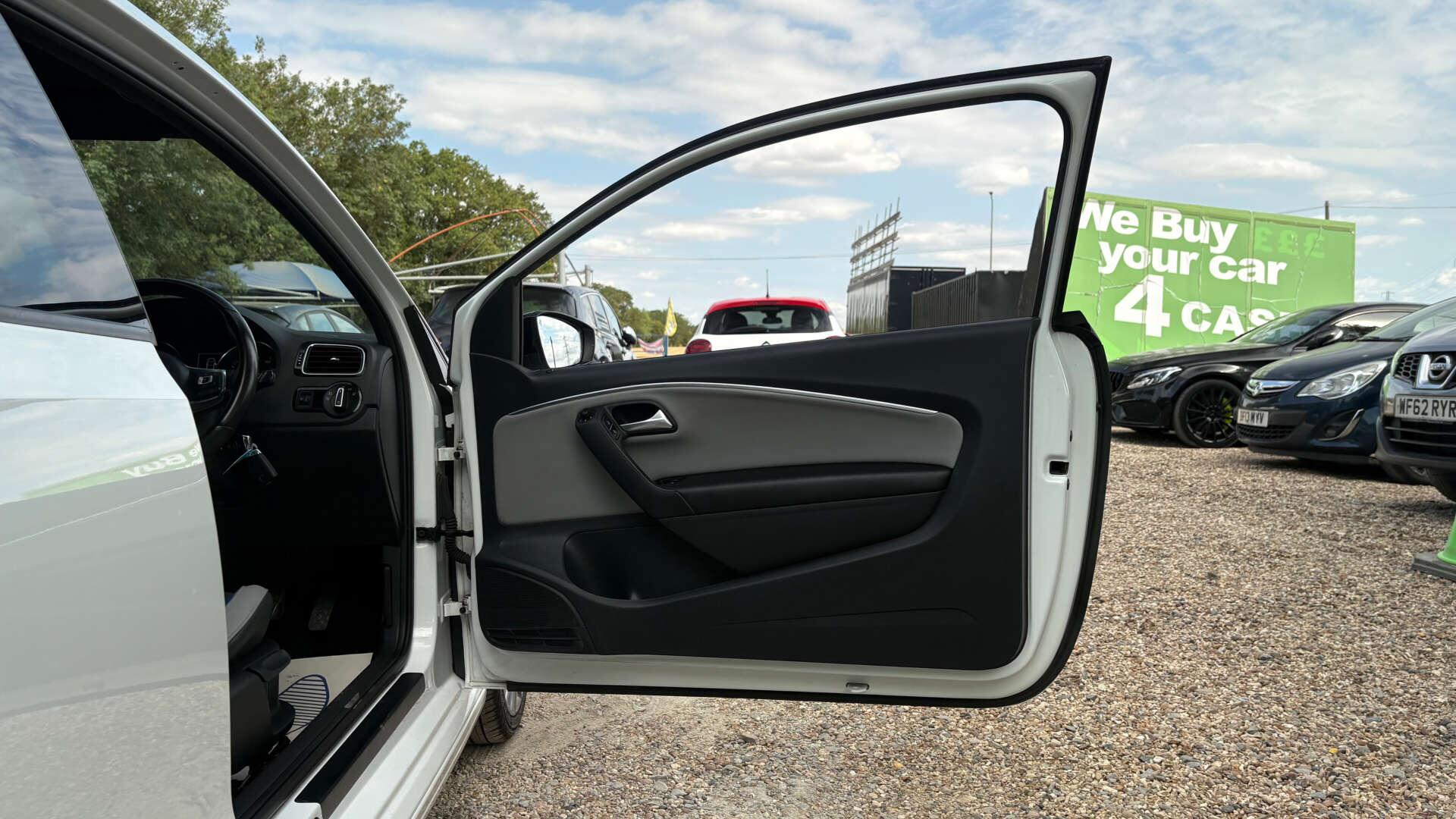 Volkswagen Polo view 38