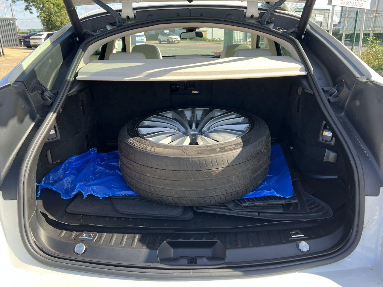 BMW 5 Series view 13