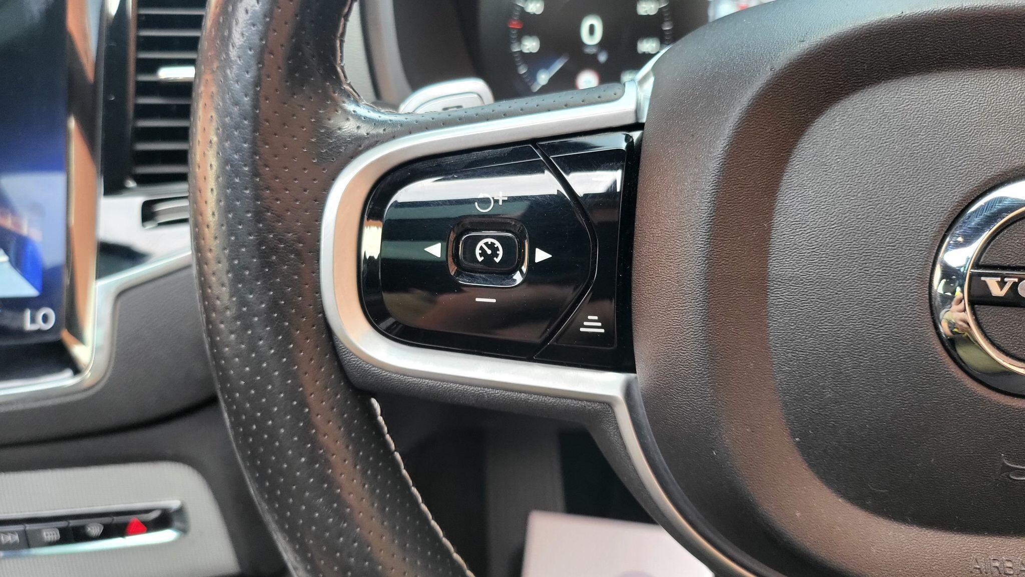 Volvo XC90 view 26