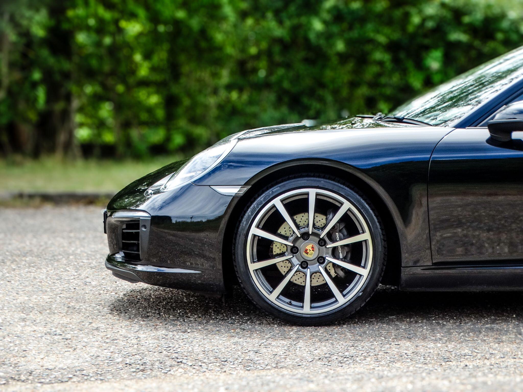 Porsche 911 view 5