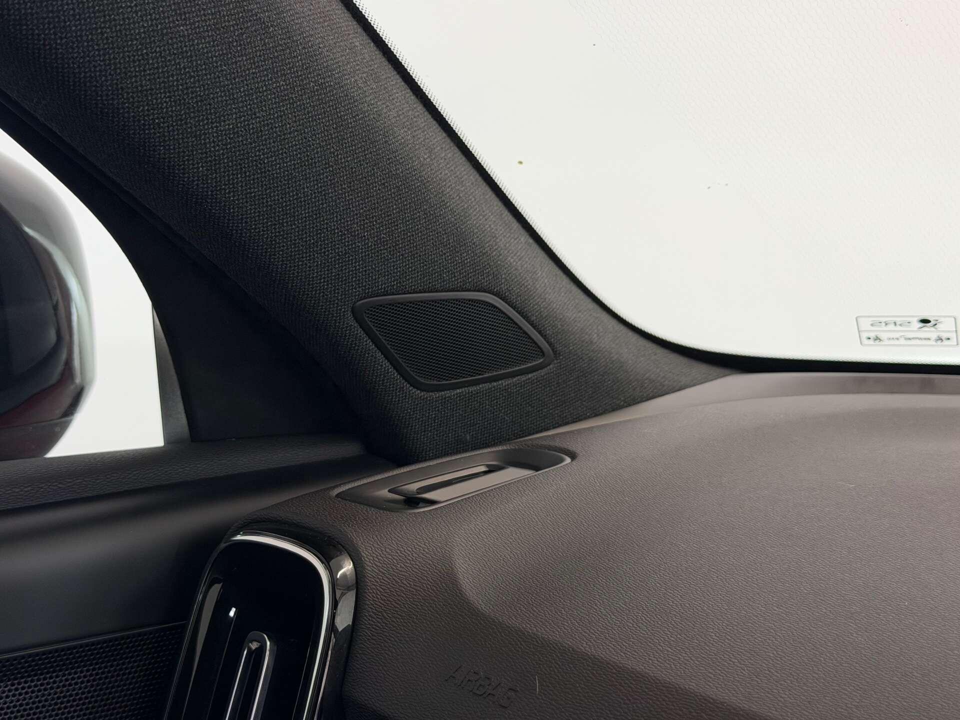 Volvo XC40 view 23