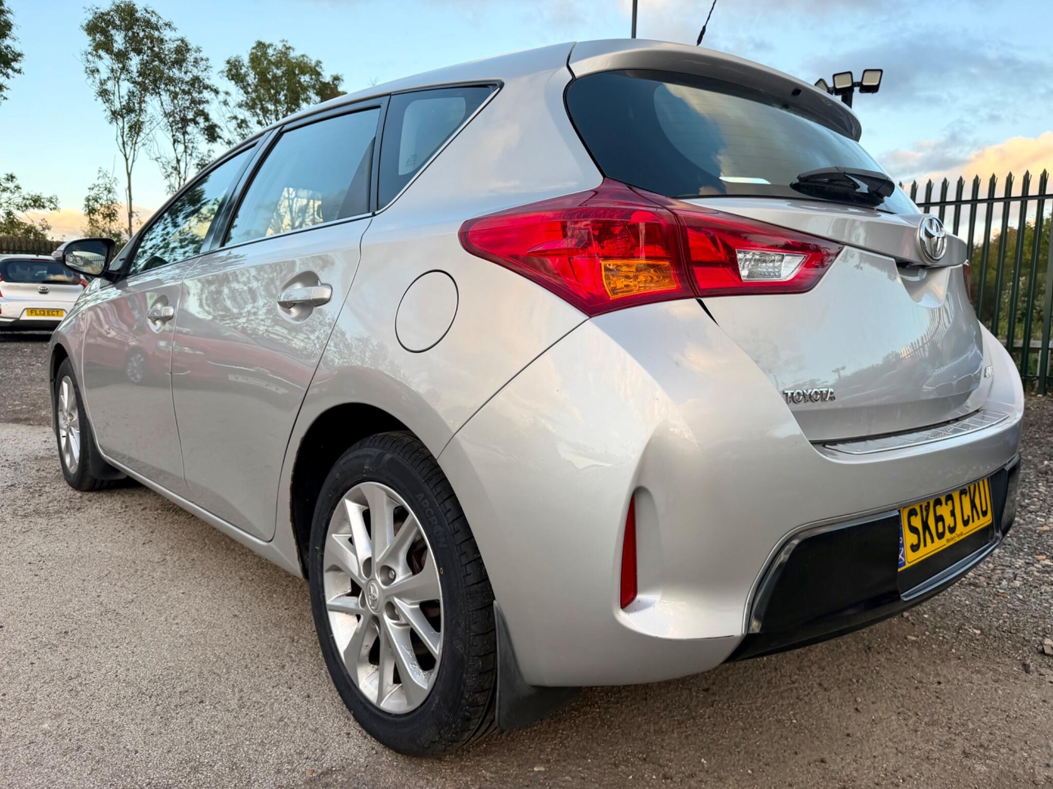 Toyota Auris view 11