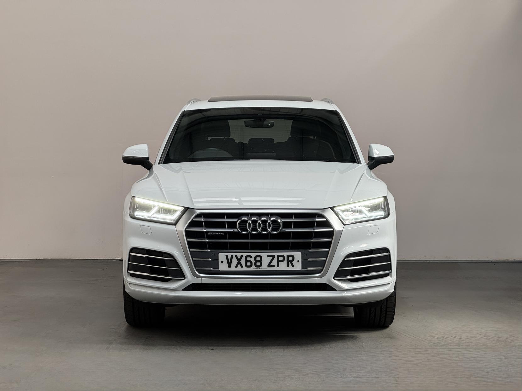 Audi Q5 view 5