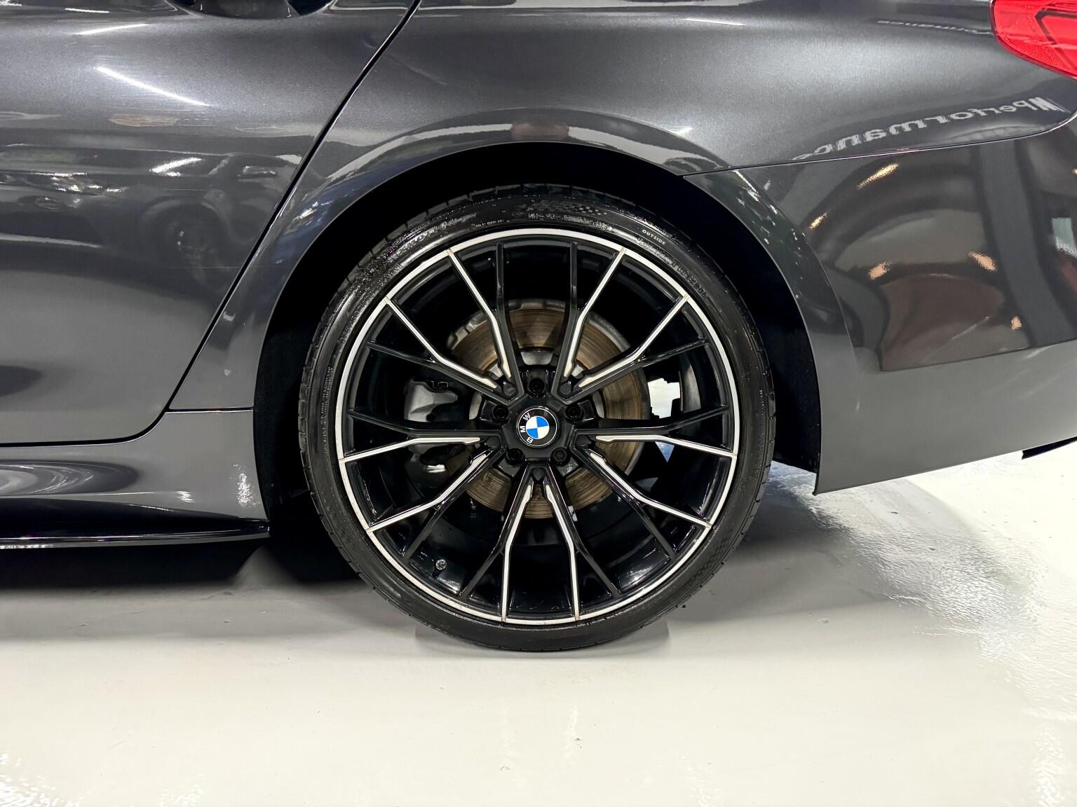 BMW 5 Series view 4