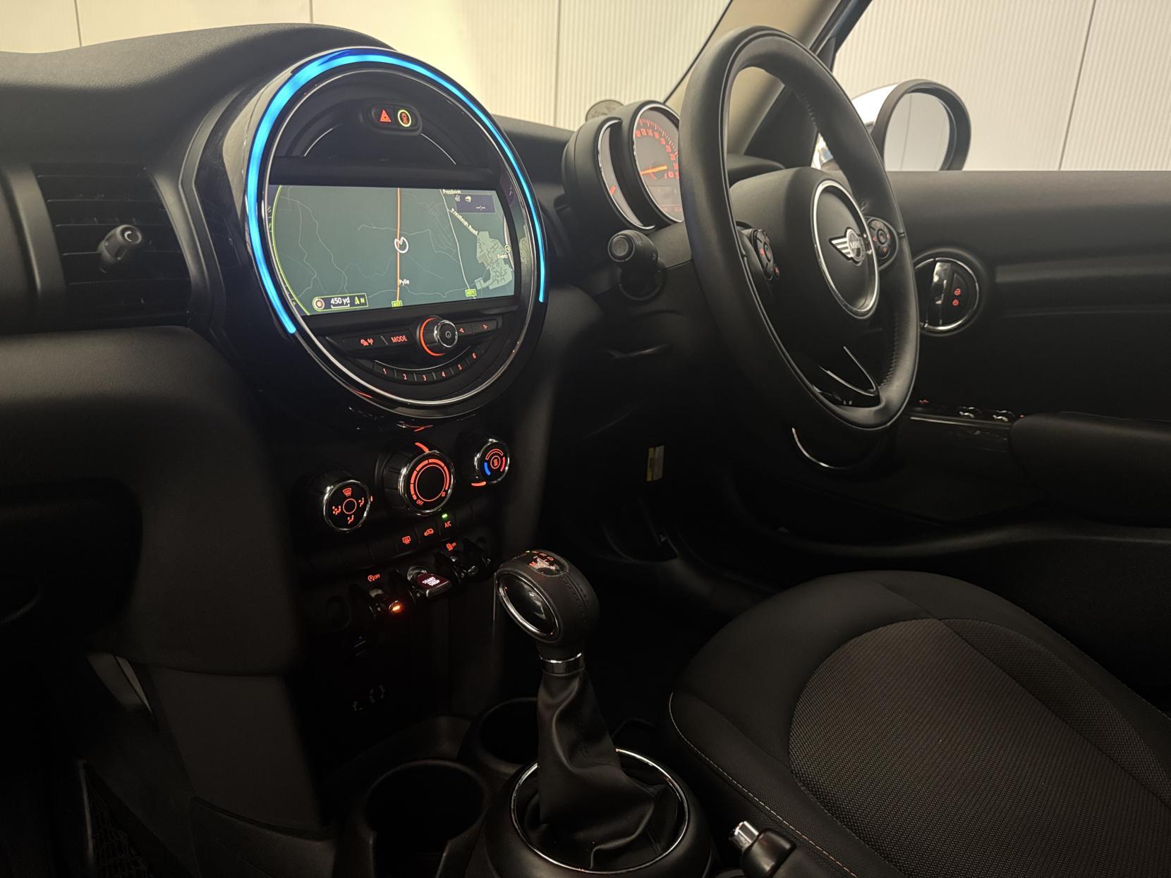 Mini Hatch view 60