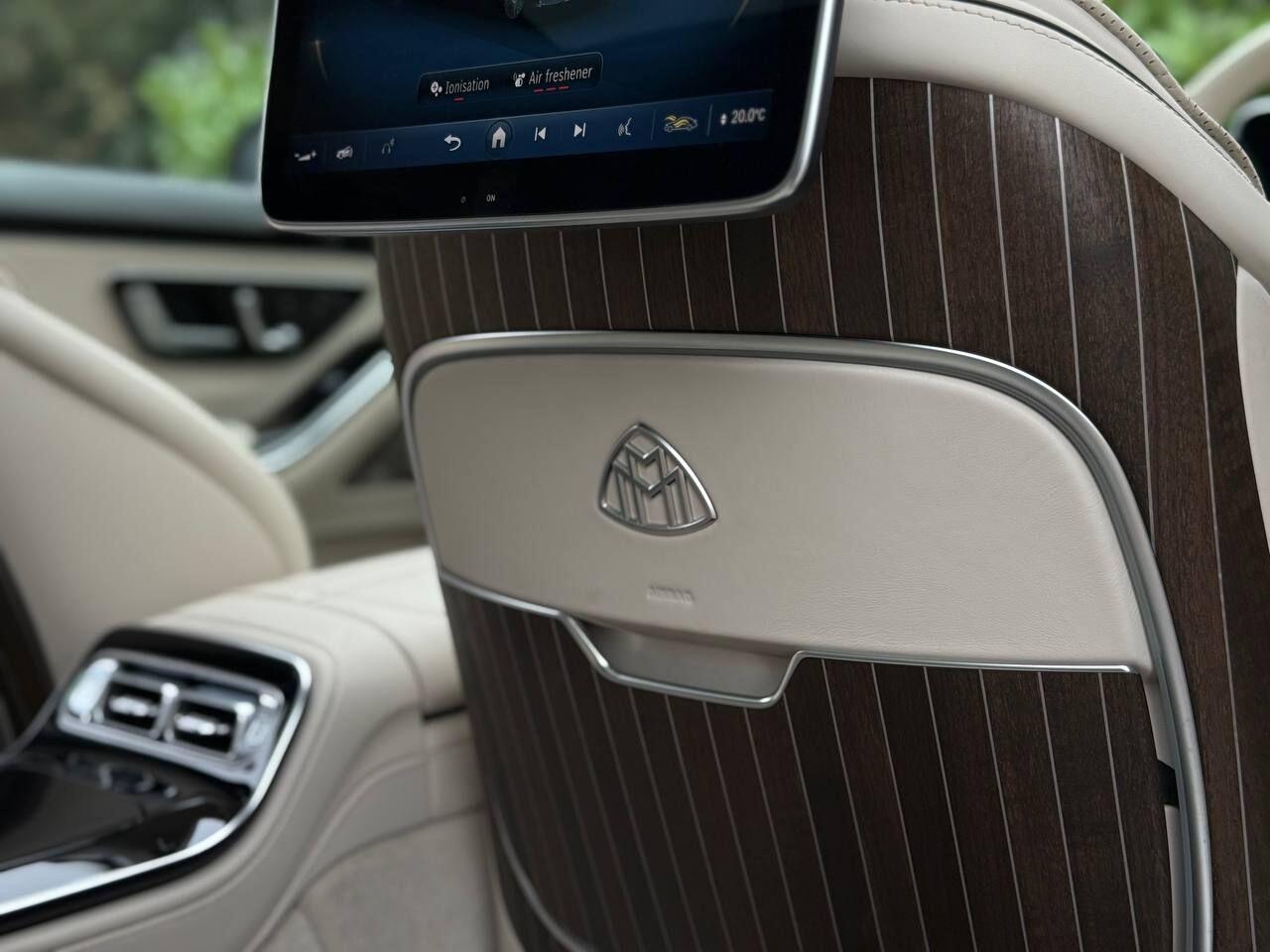 Mercedes-Benz S-Class view 24
