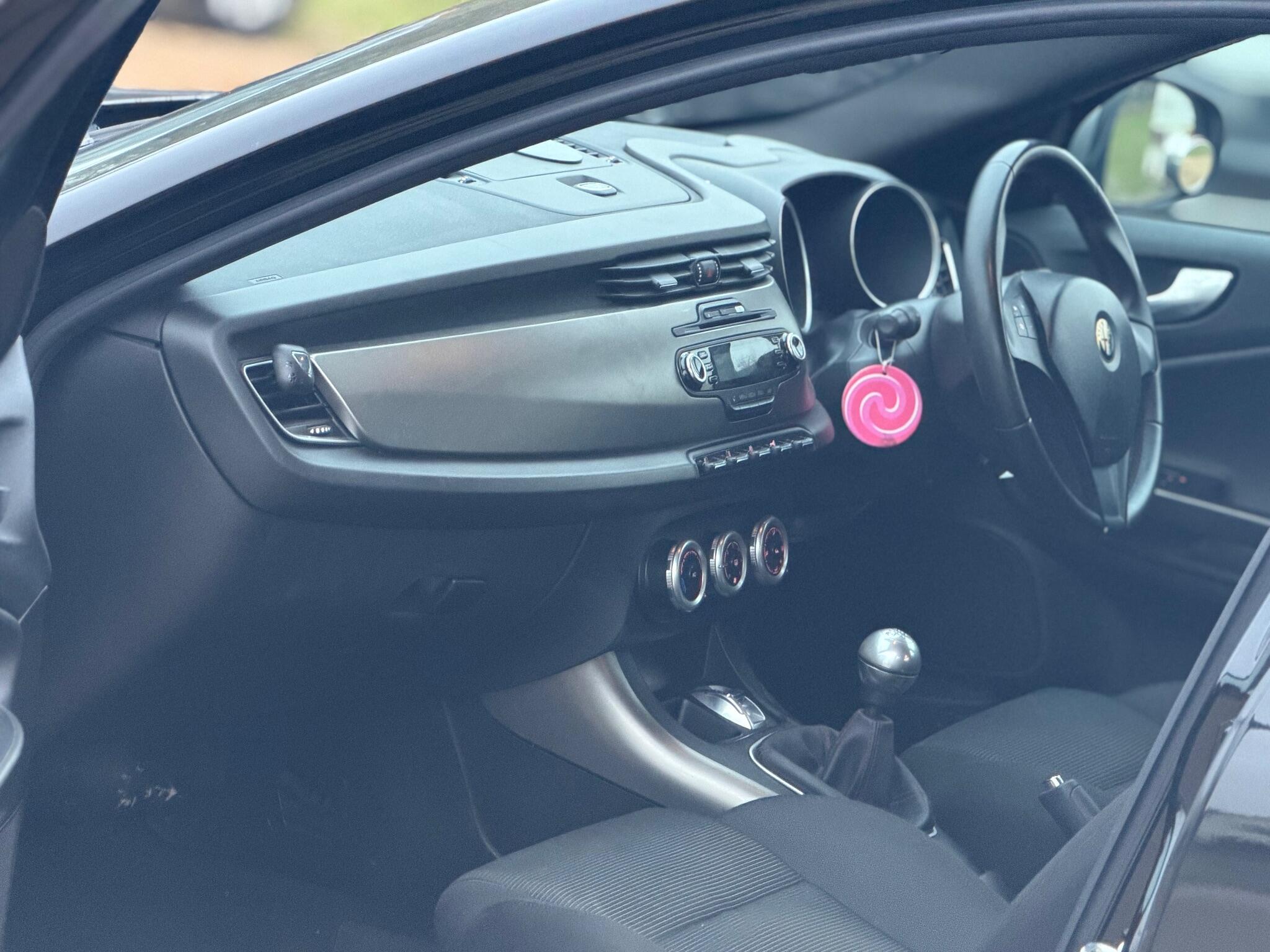 2013 Alfa Romeo Giulietta 1.6 JTDM-2 Collezione Euro 5 (s/s) 5dr image 17