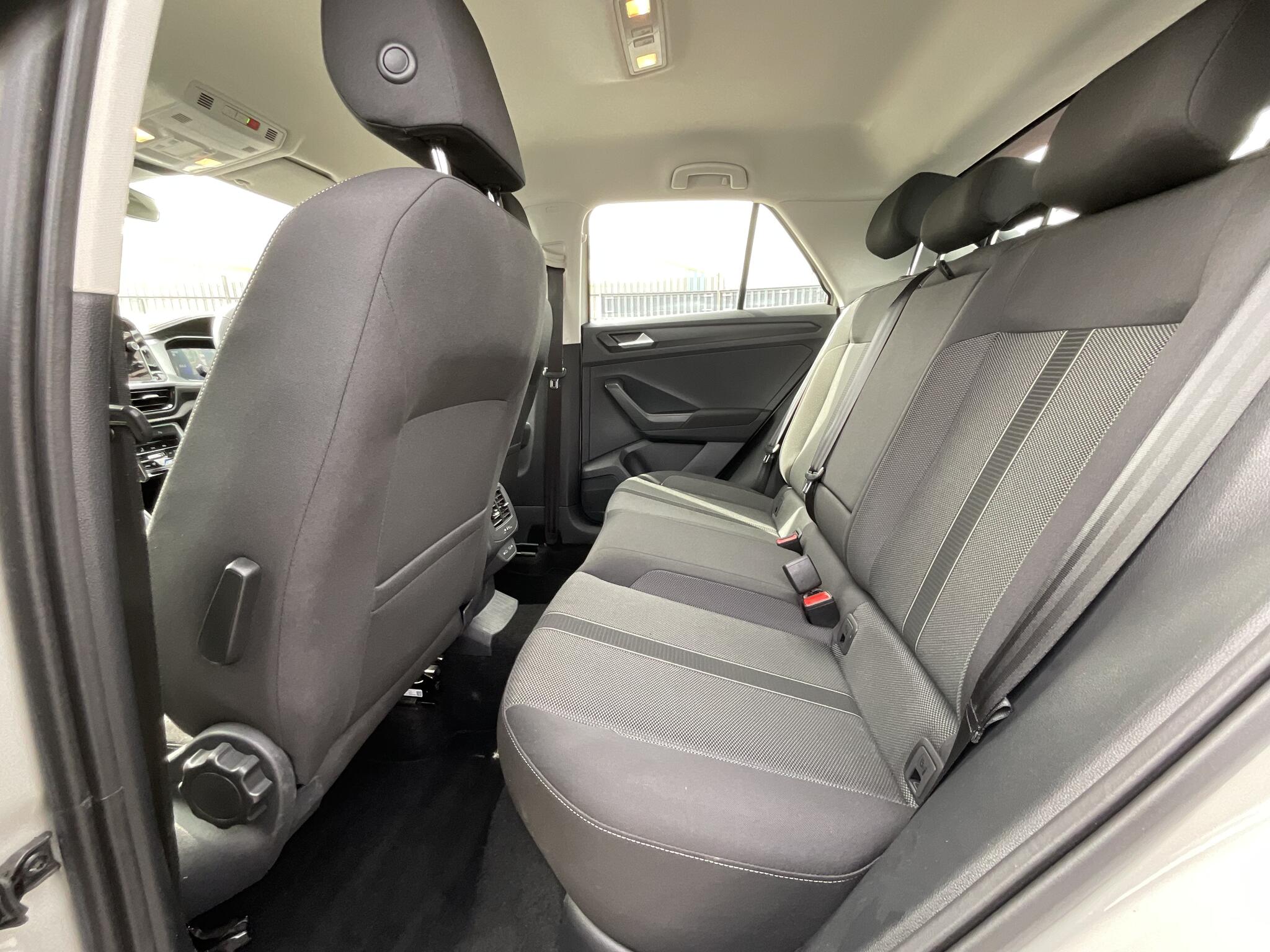 Volkswagen T-Roc view 15