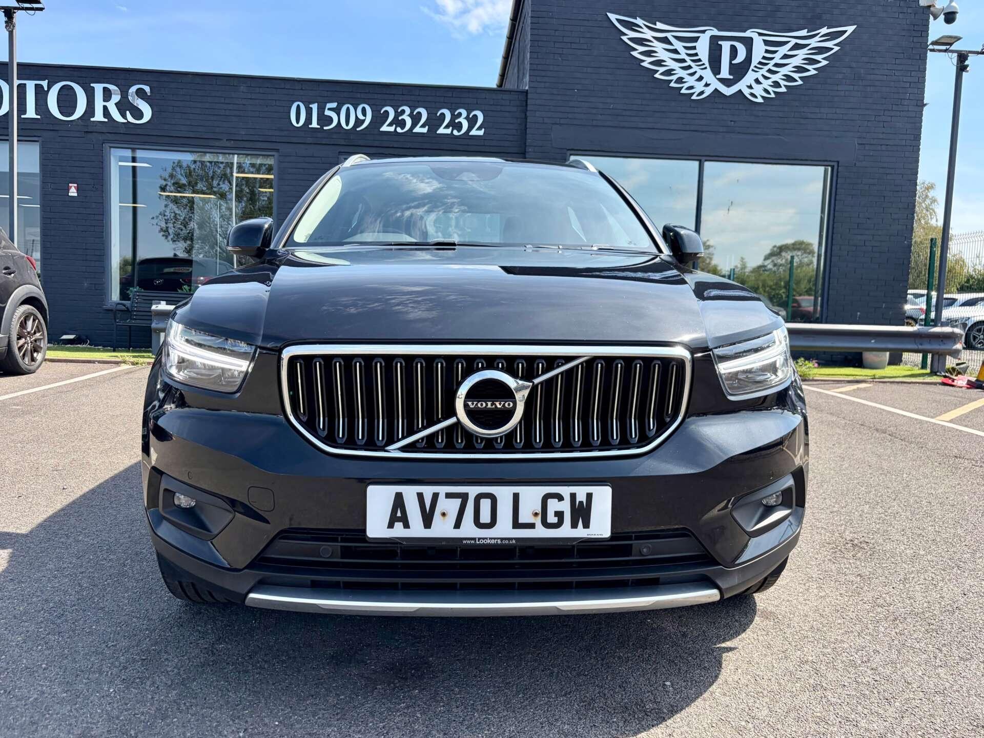 Volvo XC40 view 3