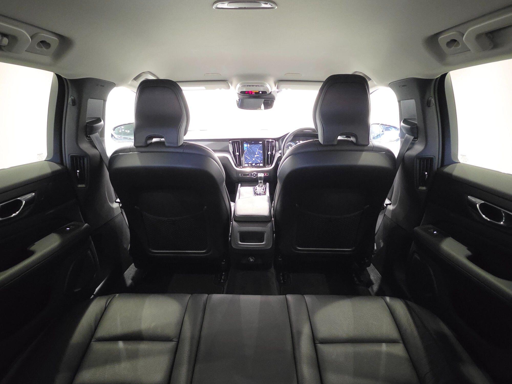 Volvo V60 Cross Country view 18