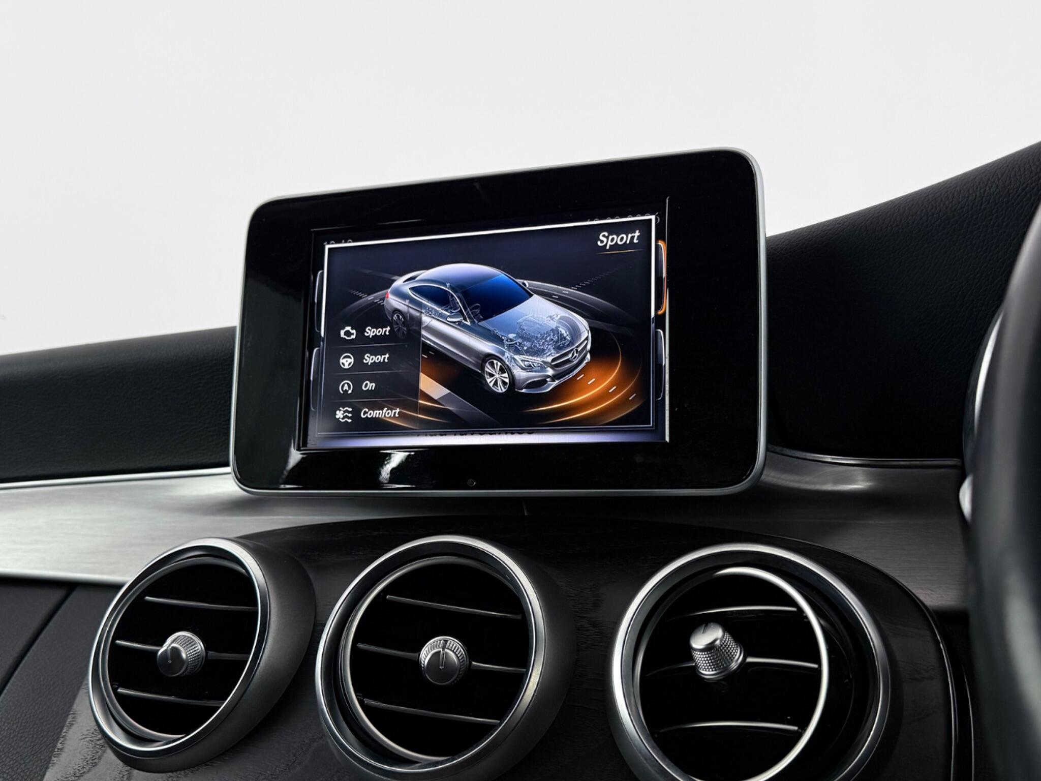 Mercedes-Benz C-Class view 23