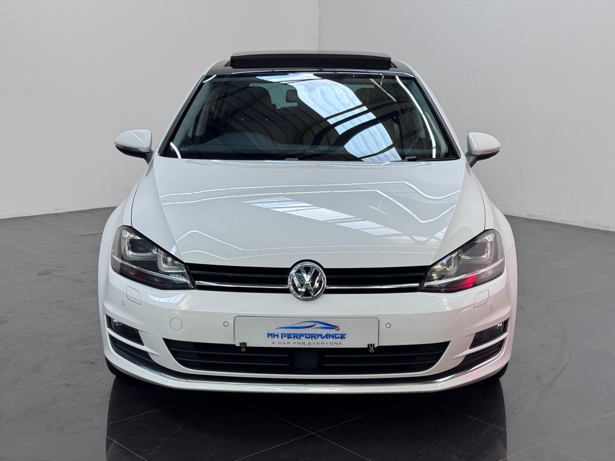 Volkswagen Golf view 2