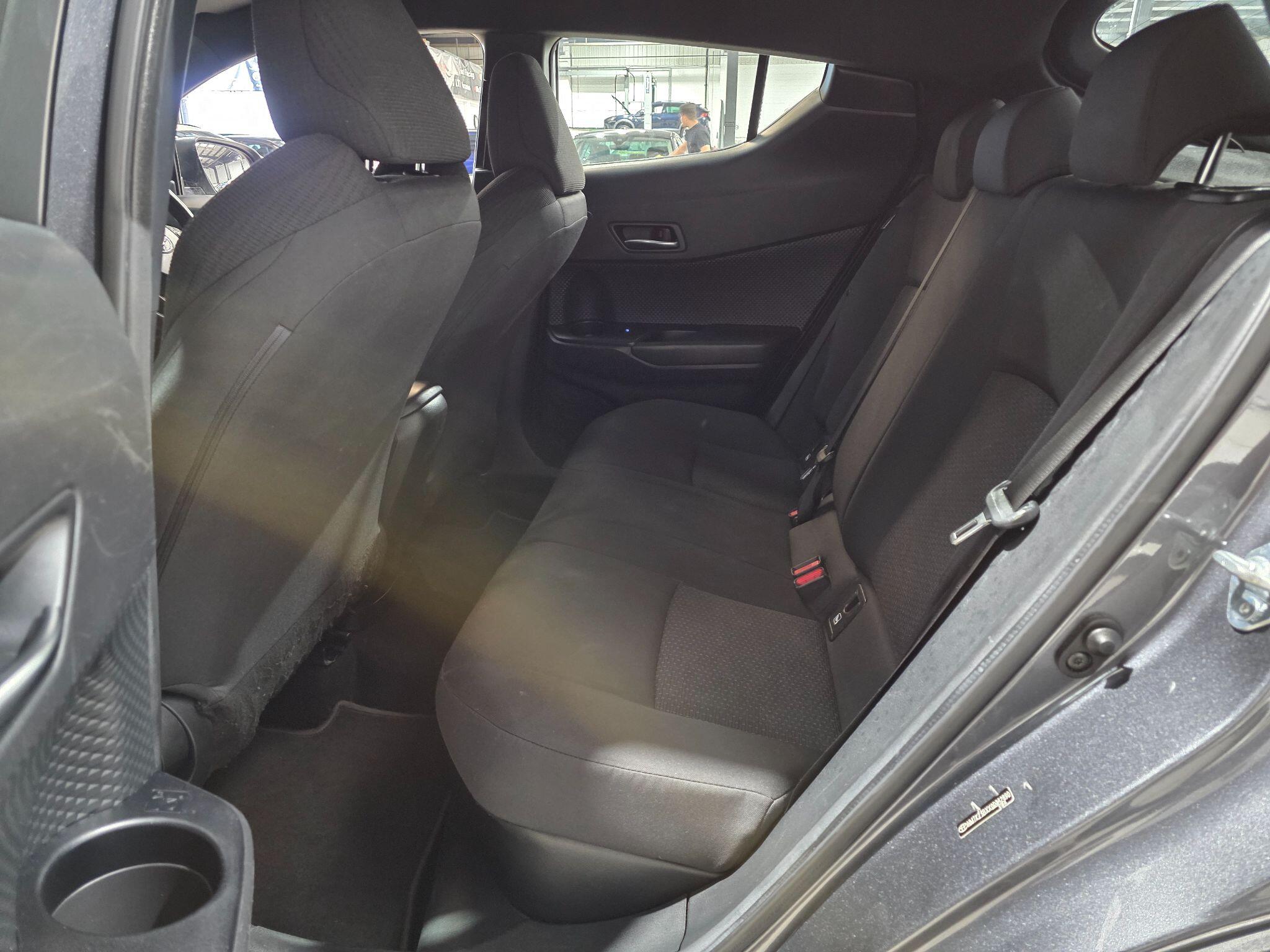 Toyota C-HR view 21