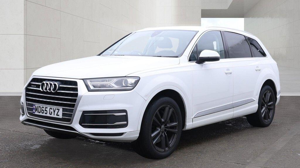 Audi Q7 view 3