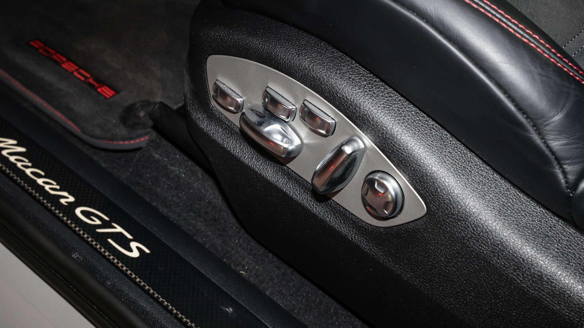 Porsche Macan view 29