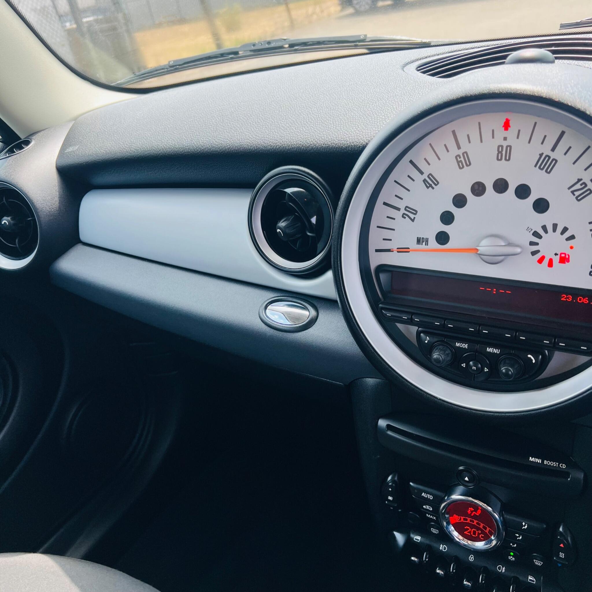 Mini Hatch view 5