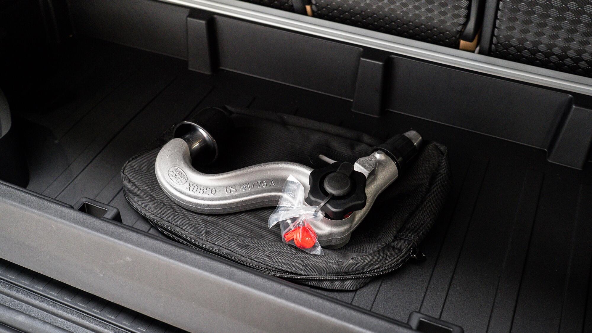 Land Rover Defender view 17