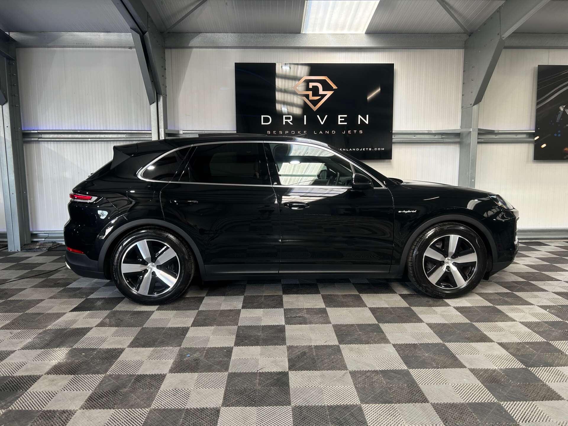 Porsche Cayenne view 11