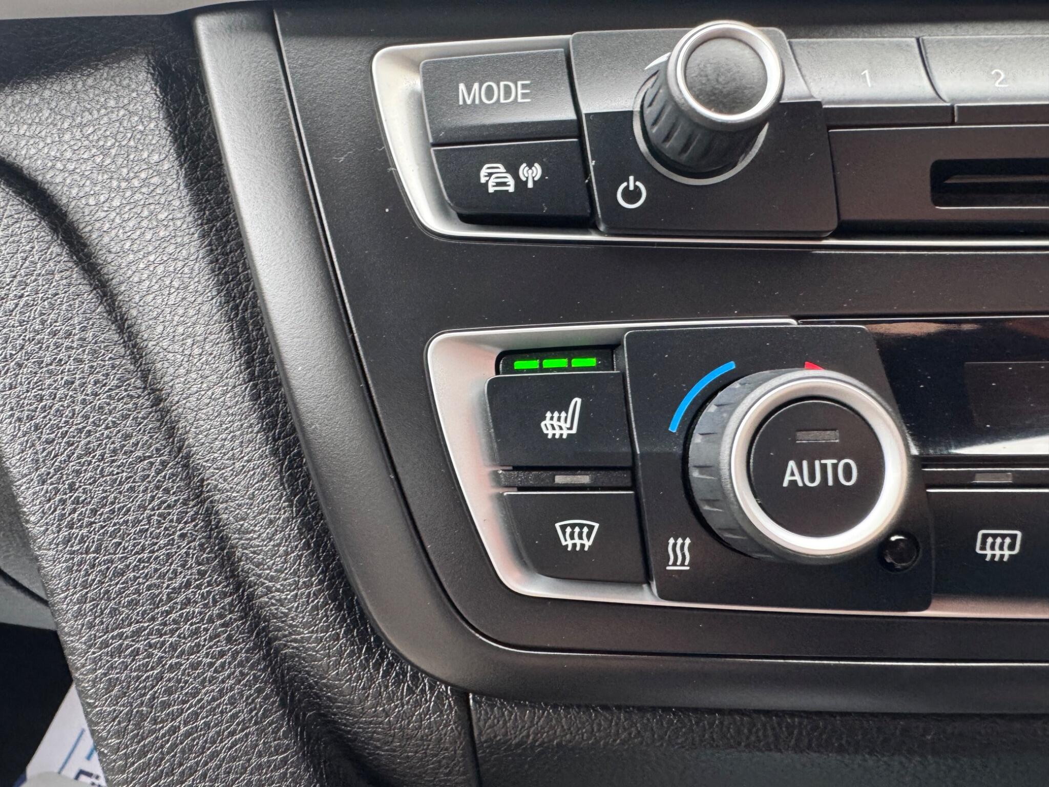 BMW 3 Series view 24