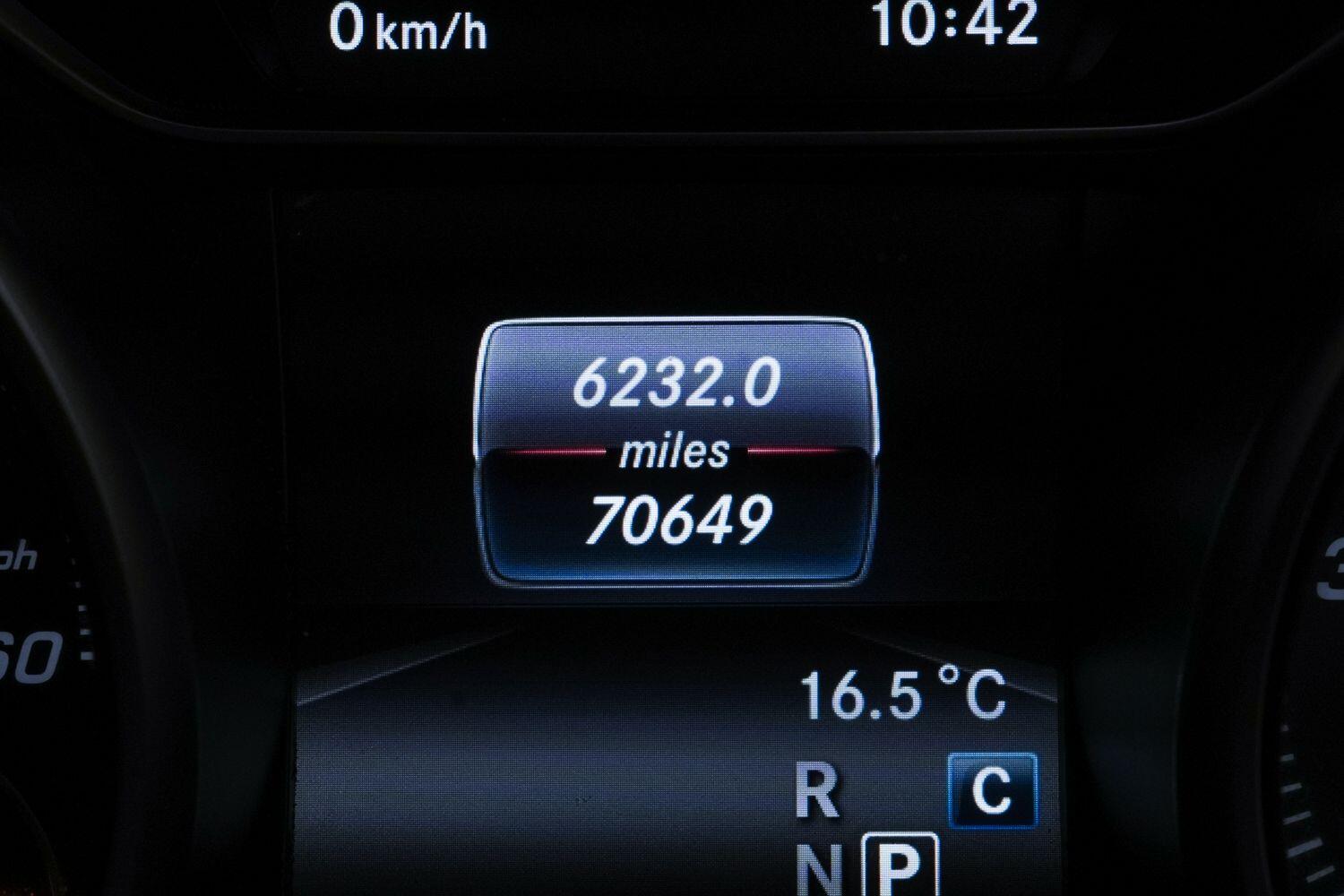 Mercedes-Benz Gla view 23