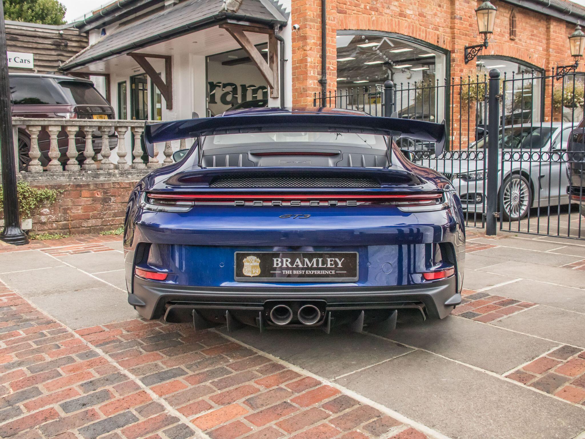 Porsche 911 view 9