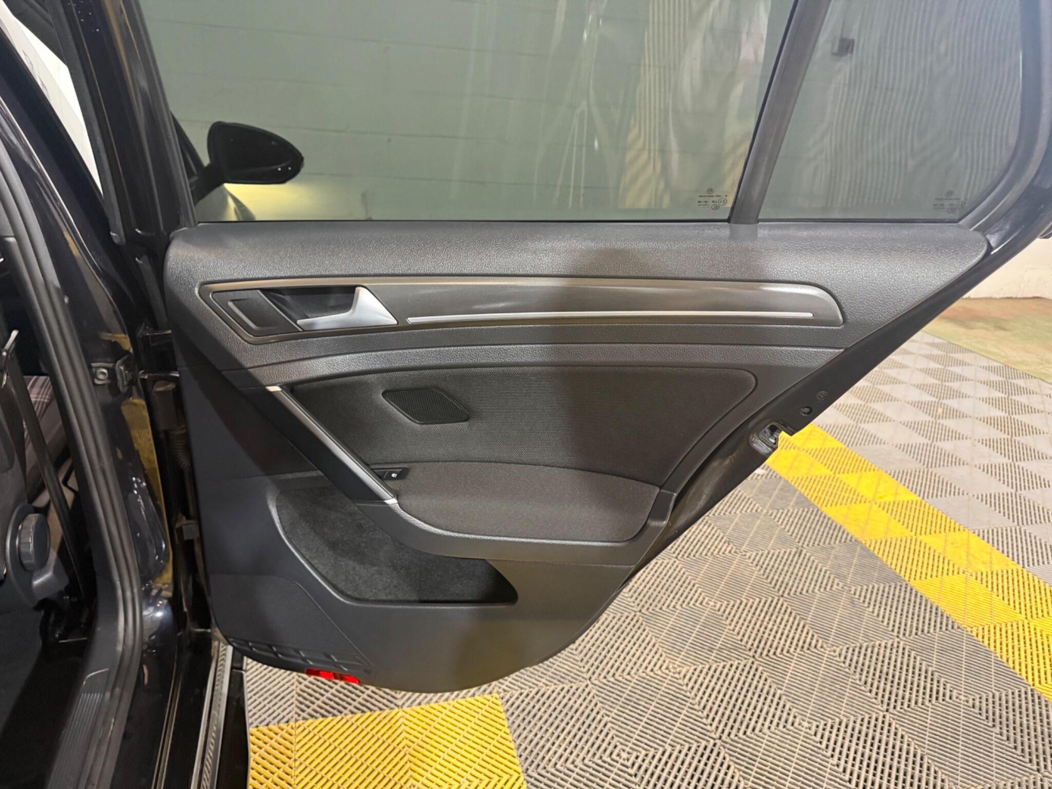 Volkswagen Golf view 40