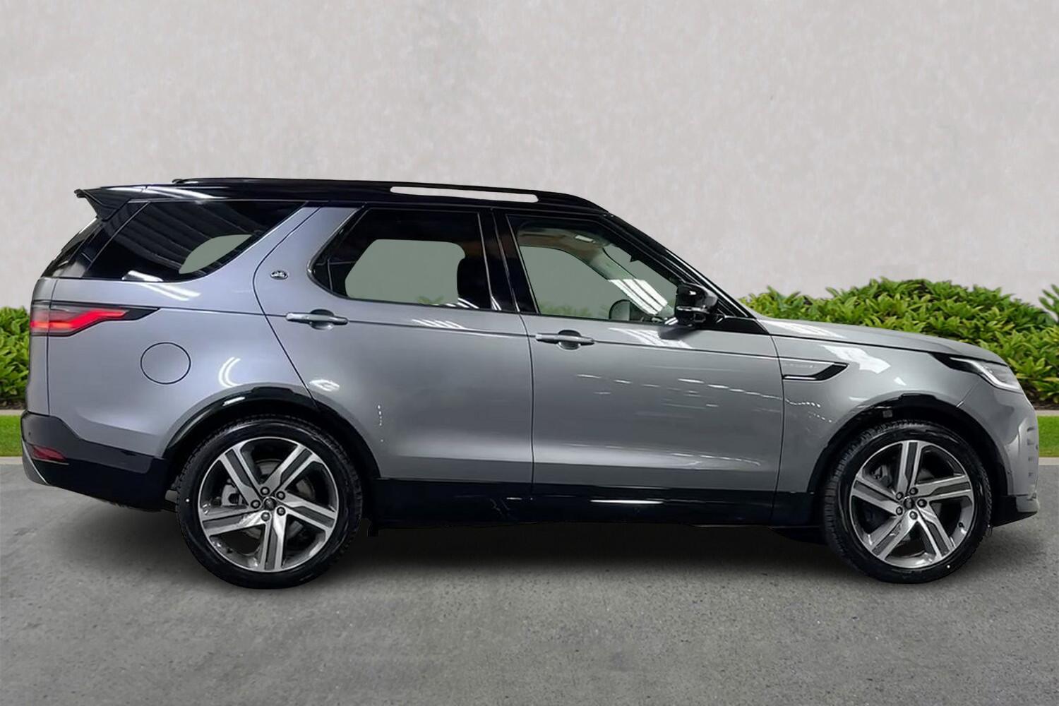 Land Rover Discovery view 3