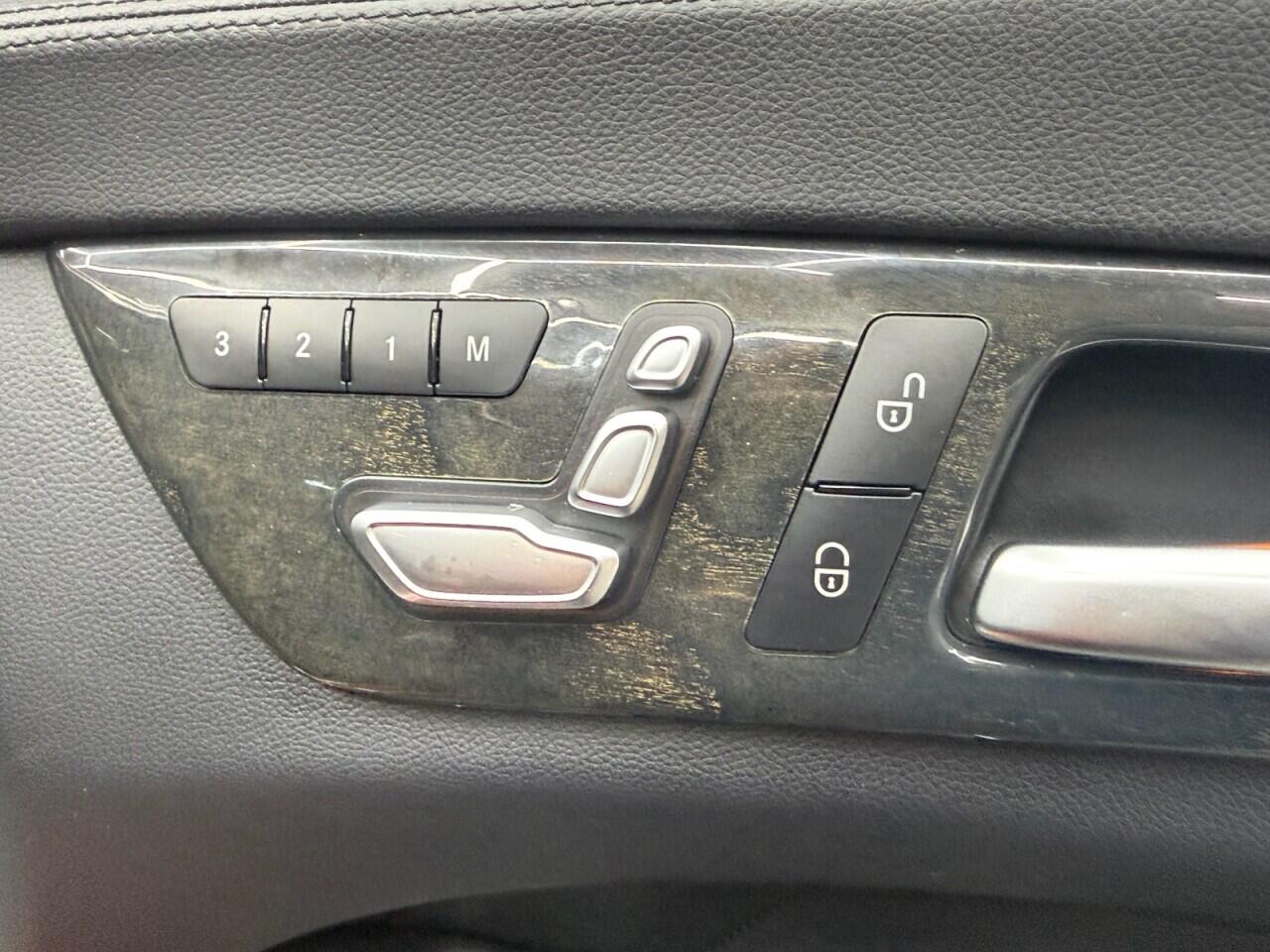 Mercedes-Benz CLS view 12