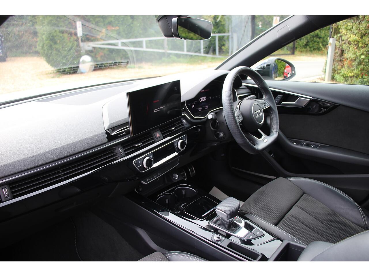 Audi A4 view 14