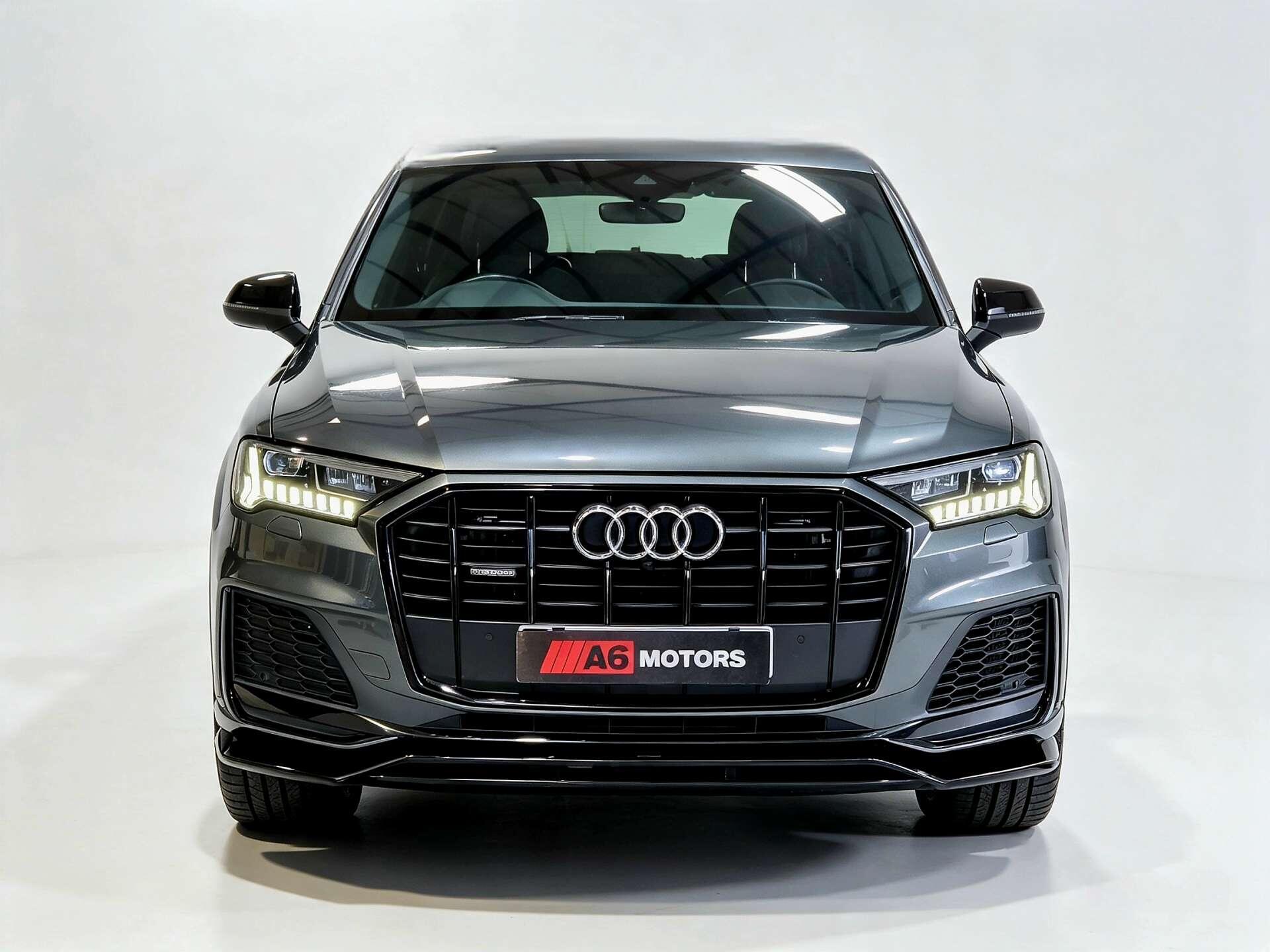 Audi Q7 view 6