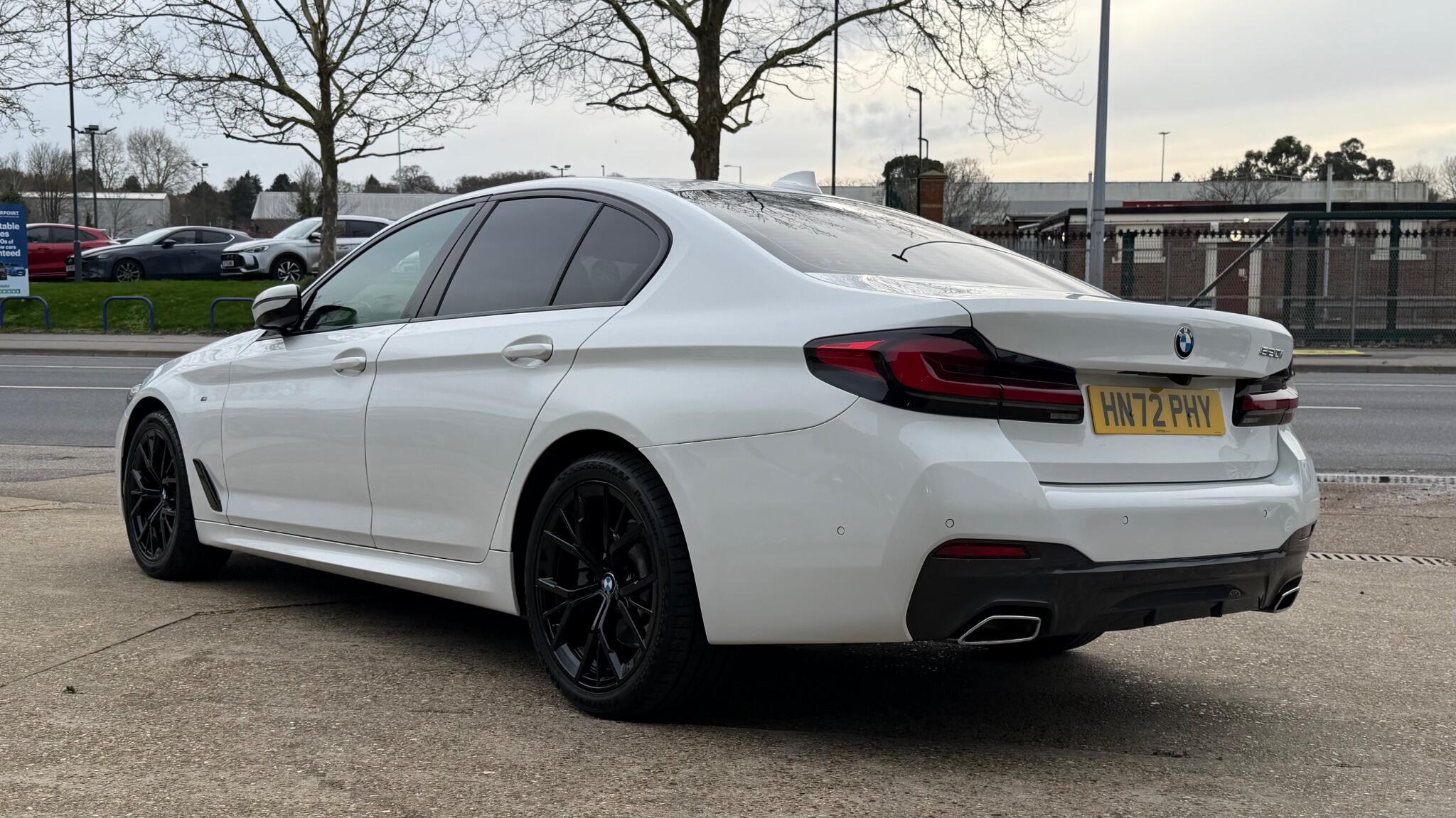 BMW 5 Series view 22