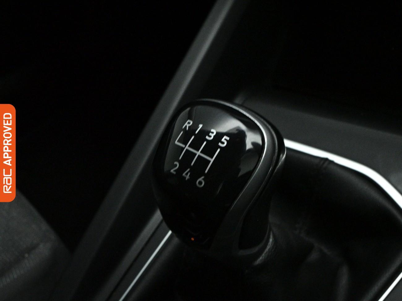 Volkswagen Golf view 17