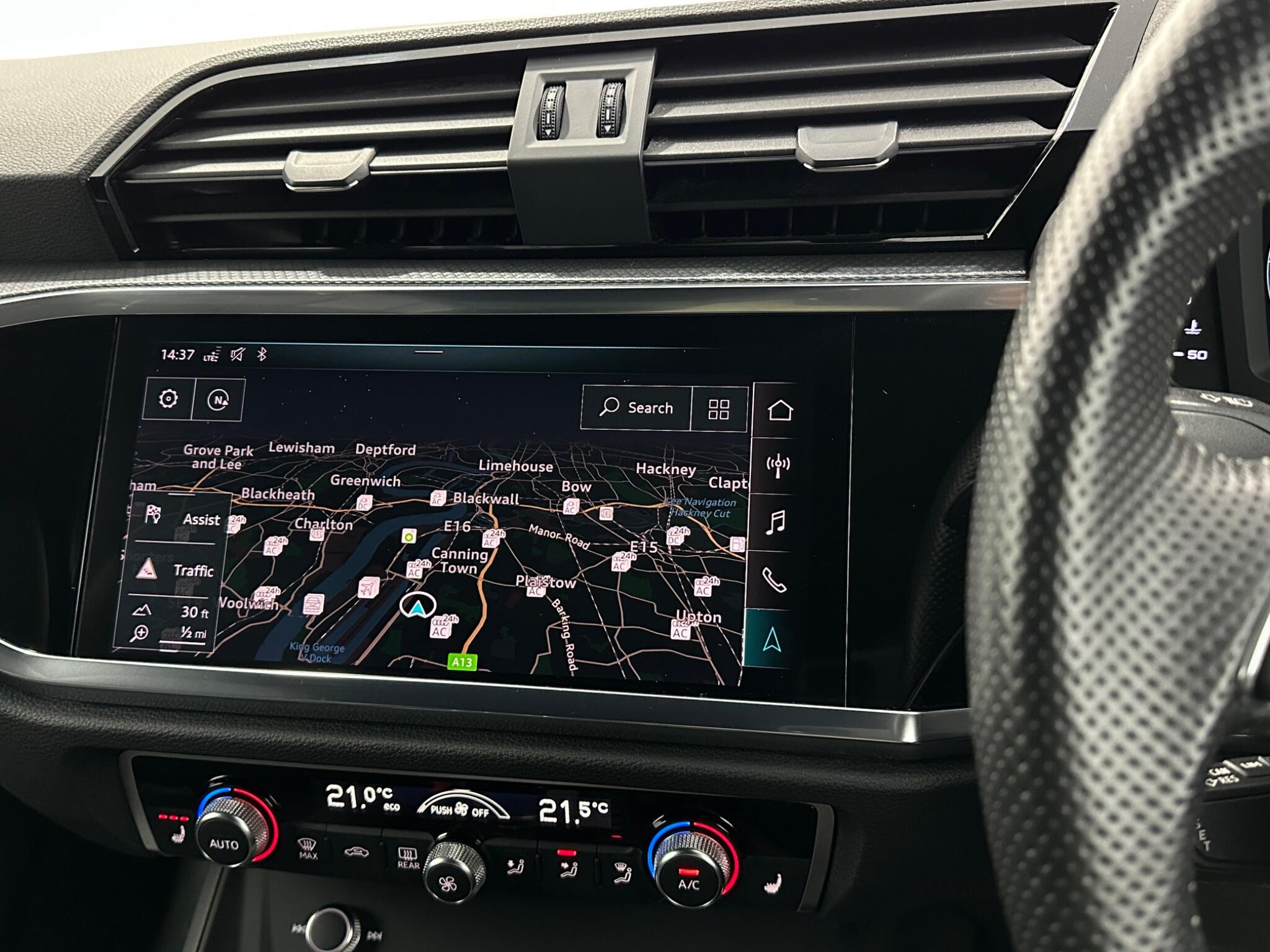 Audi Q3 view 22