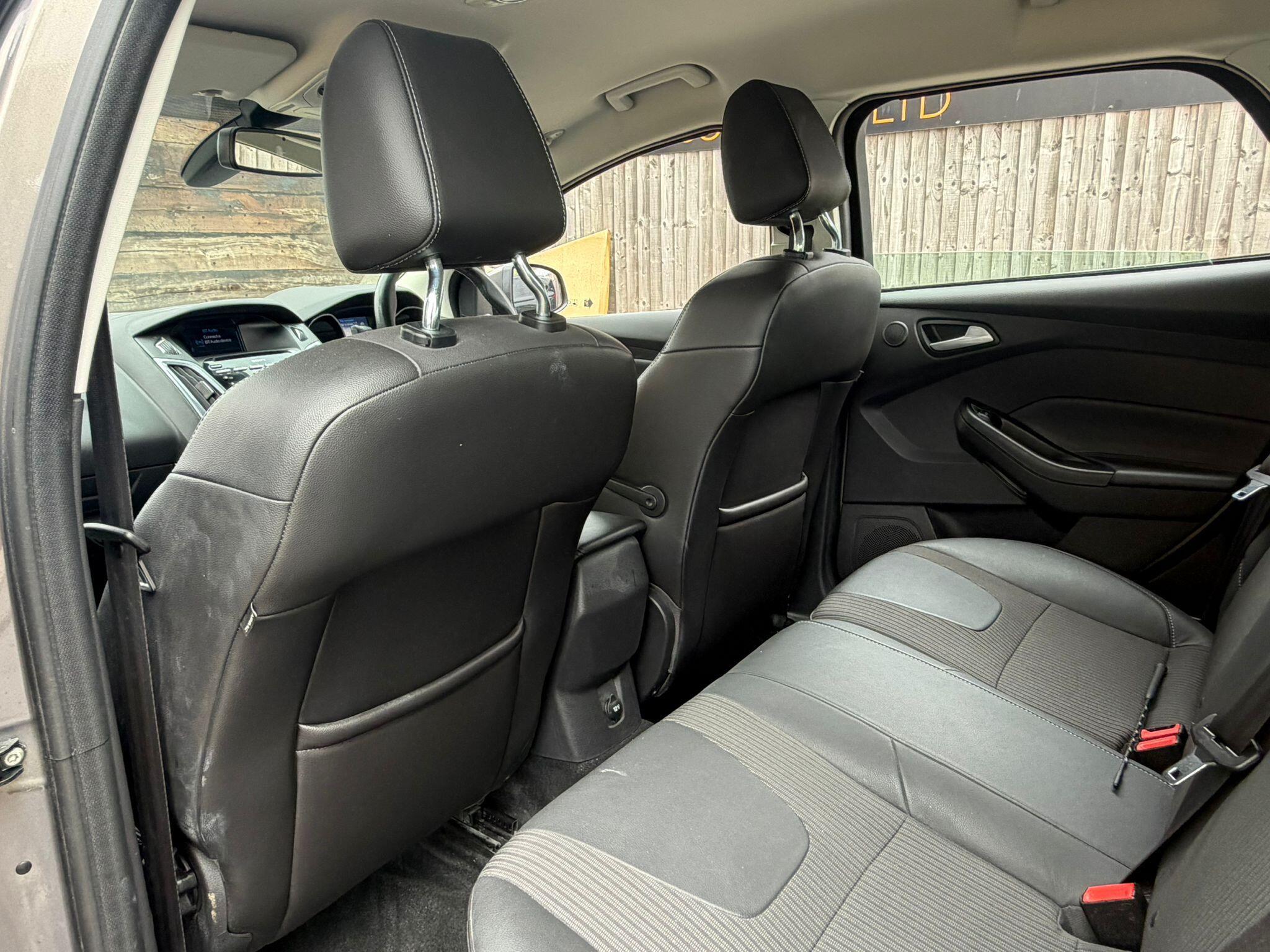 Ford Focus view 21