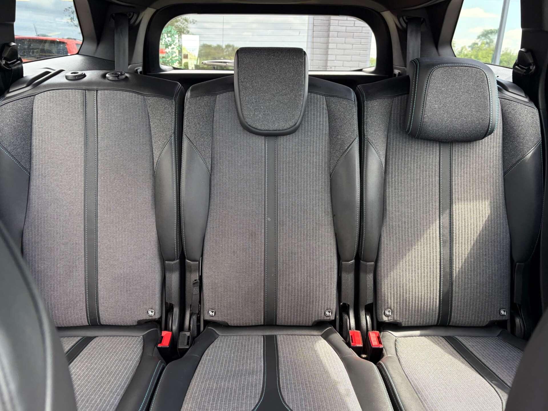 Peugeot 5008 view 34